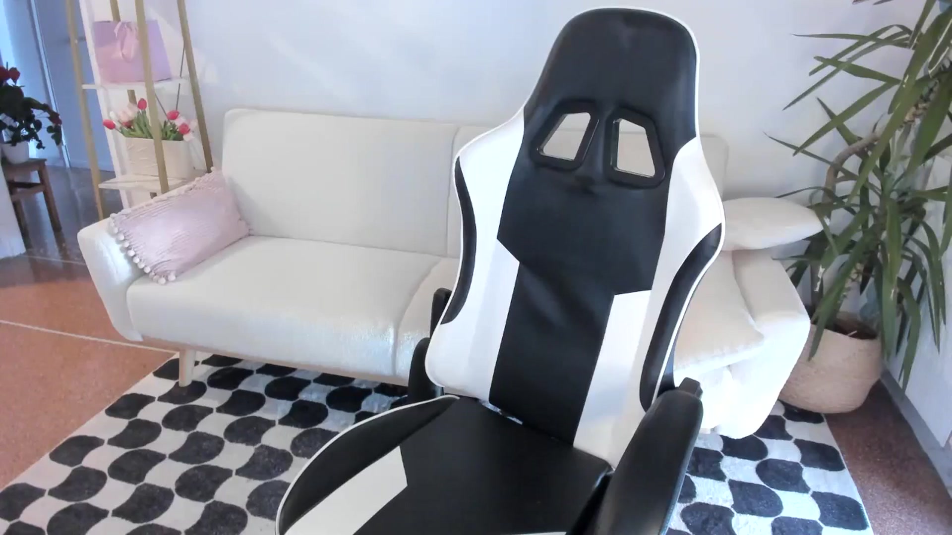 Gallery image thumbnail from Anastasia_sea's myfreecams stream on, 06/16/2024, 06:23 image 17 of 20