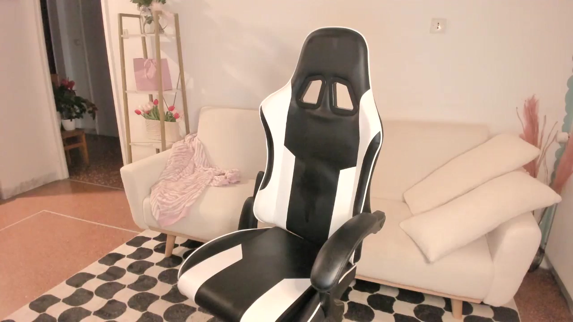 Gallery image thumbnail from Anastasia_sea's myfreecams stream on, 06/24/2024, 07:12 image 6 of 20