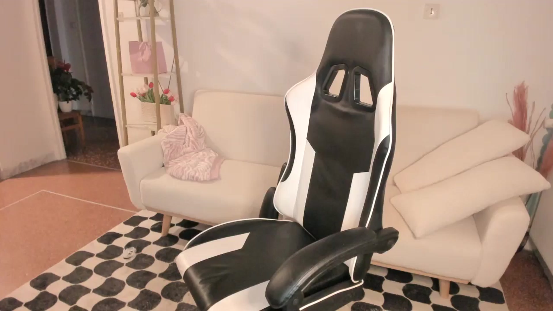 Gallery image thumbnail from Anastasia_sea's myfreecams stream on, 06/25/2024, 04:22 image 19 of 20