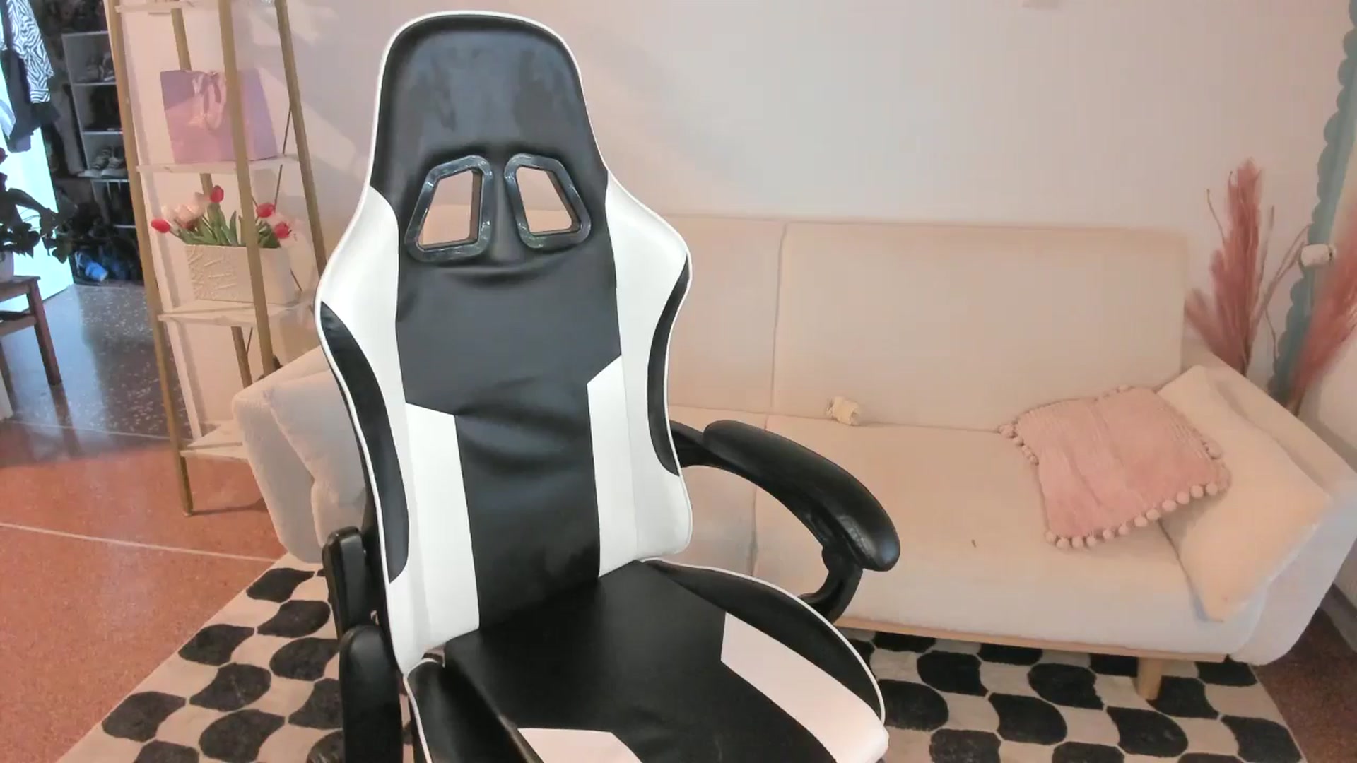 Gallery image thumbnail from Anastasia_sea's myfreecams stream on, 07/25/2024, 07:14 image 12 of 20