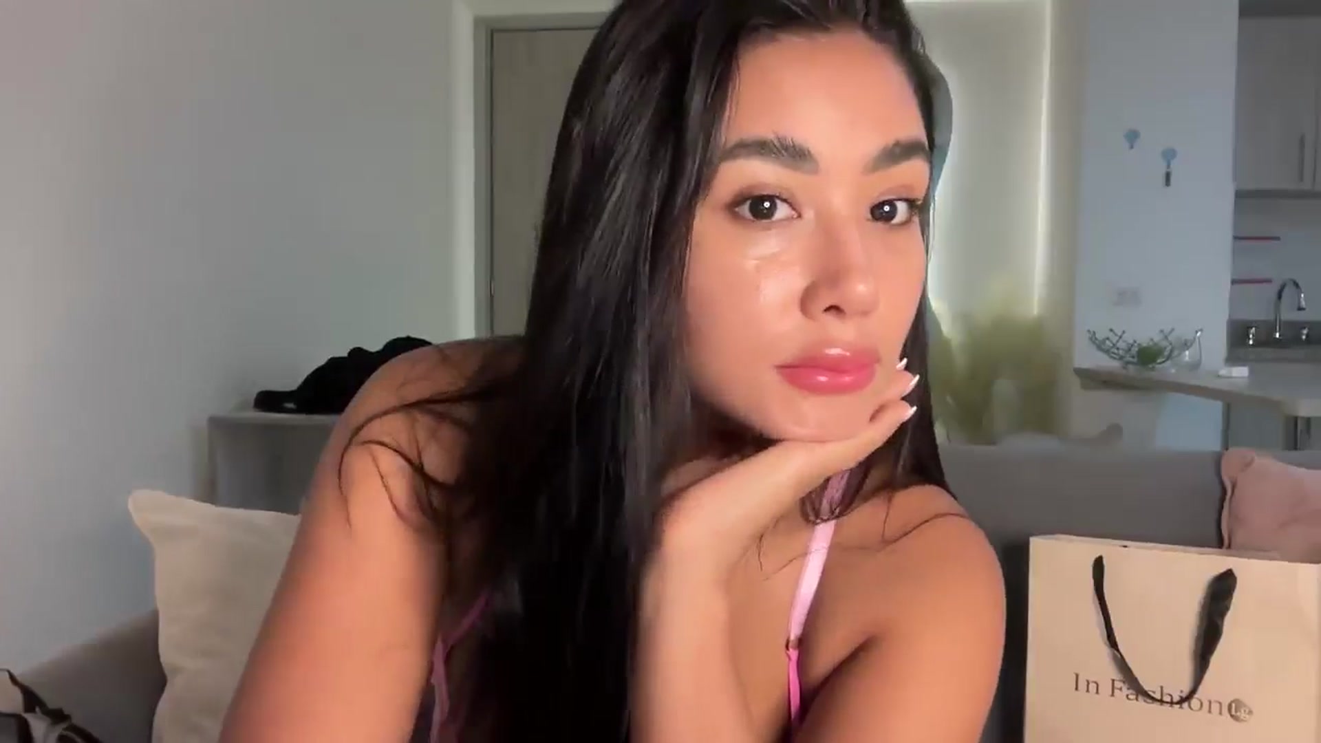 Gallery image thumbnail from Anastasia_sea's myfreecams stream on, 04/29/2025, 04:02 image 2 of 20