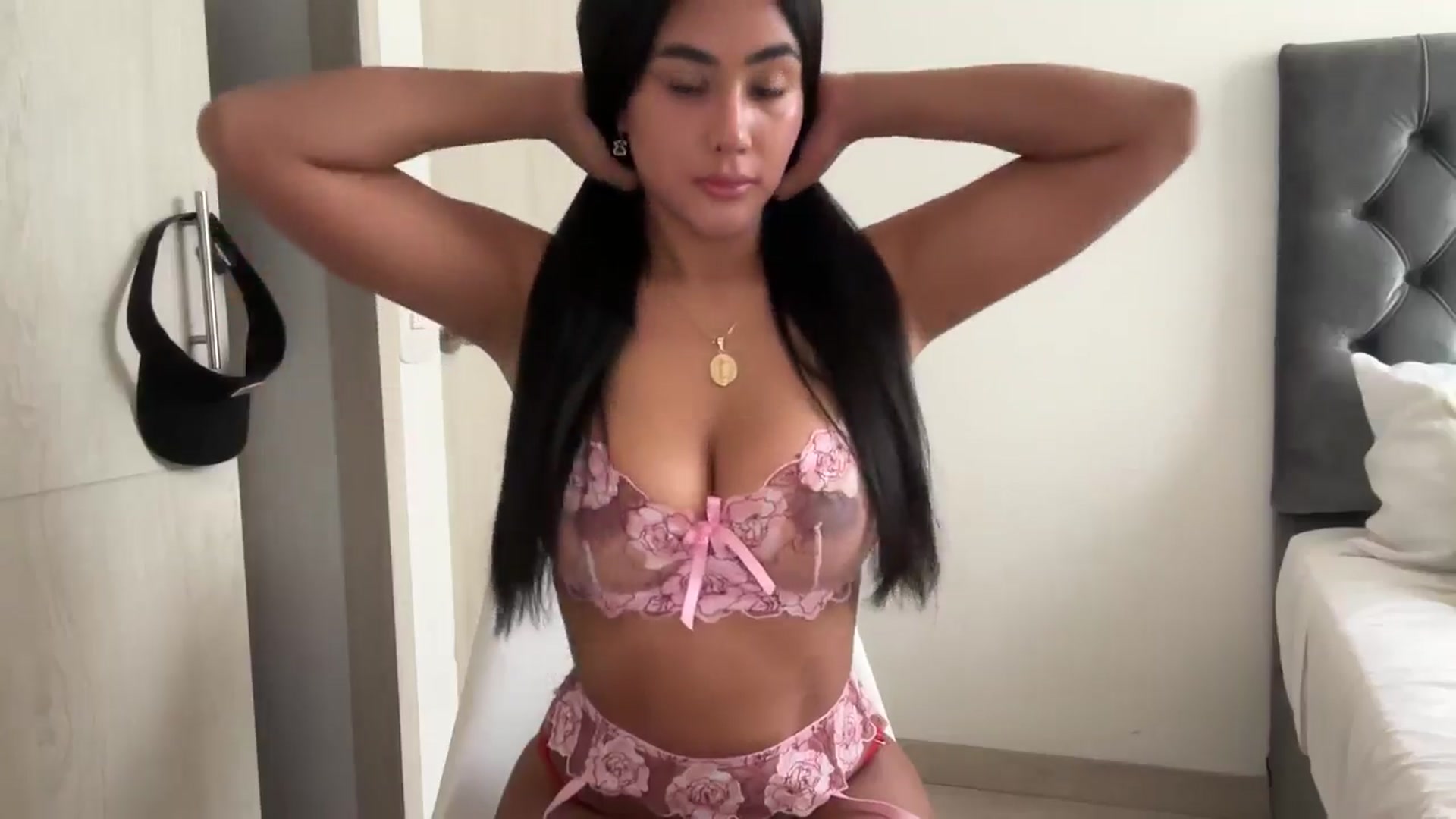 Gallery image thumbnail from Anastasia_sea's myfreecams stream on, 05/04/2025, 21:50 image 18 of 20