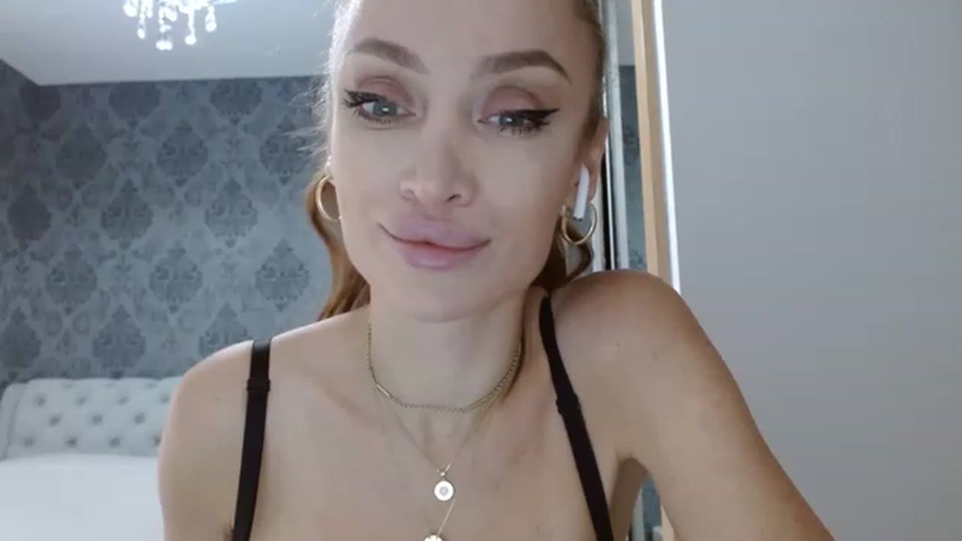 Gallery image thumbnail from Anayys's myfreecams stream on, 03/27/2023, 15:23 image 5 of 20