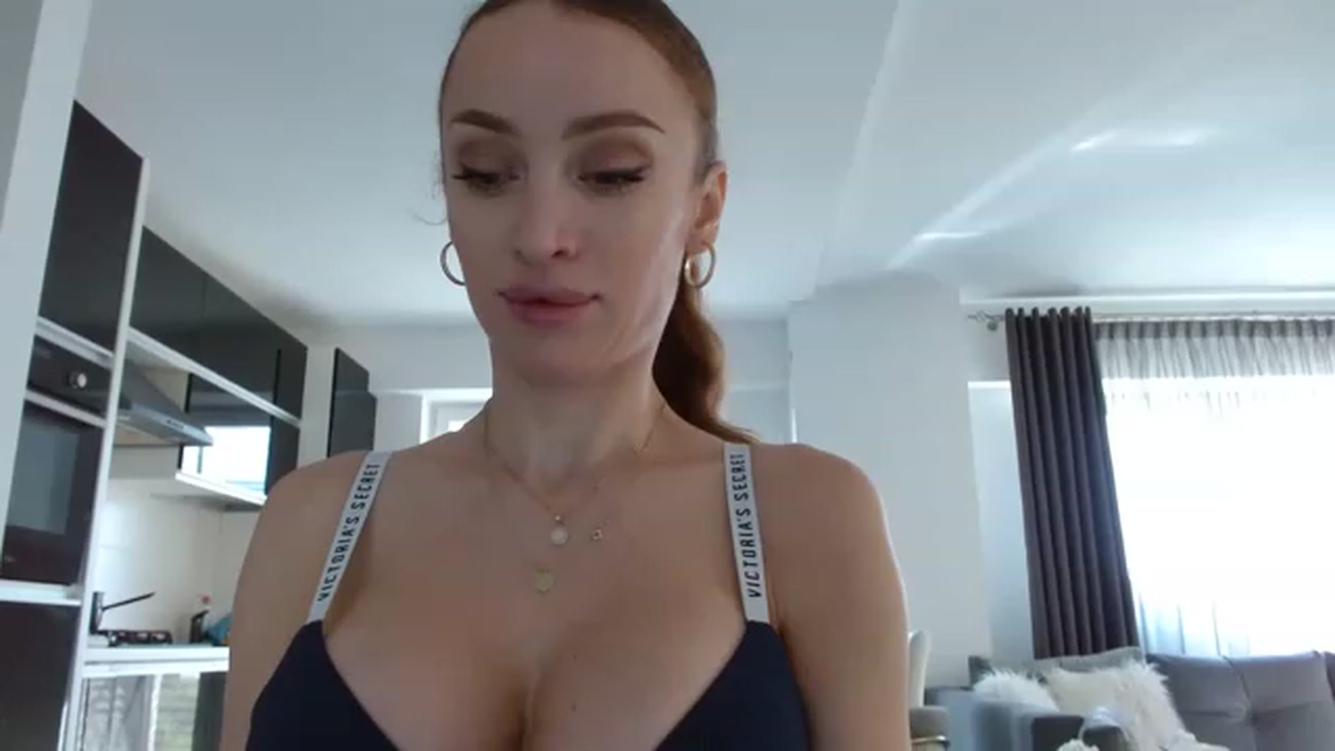 Gallery image thumbnail from Anayys's myfreecams stream on, 05/01/2023, 13:14 image 4 of 20