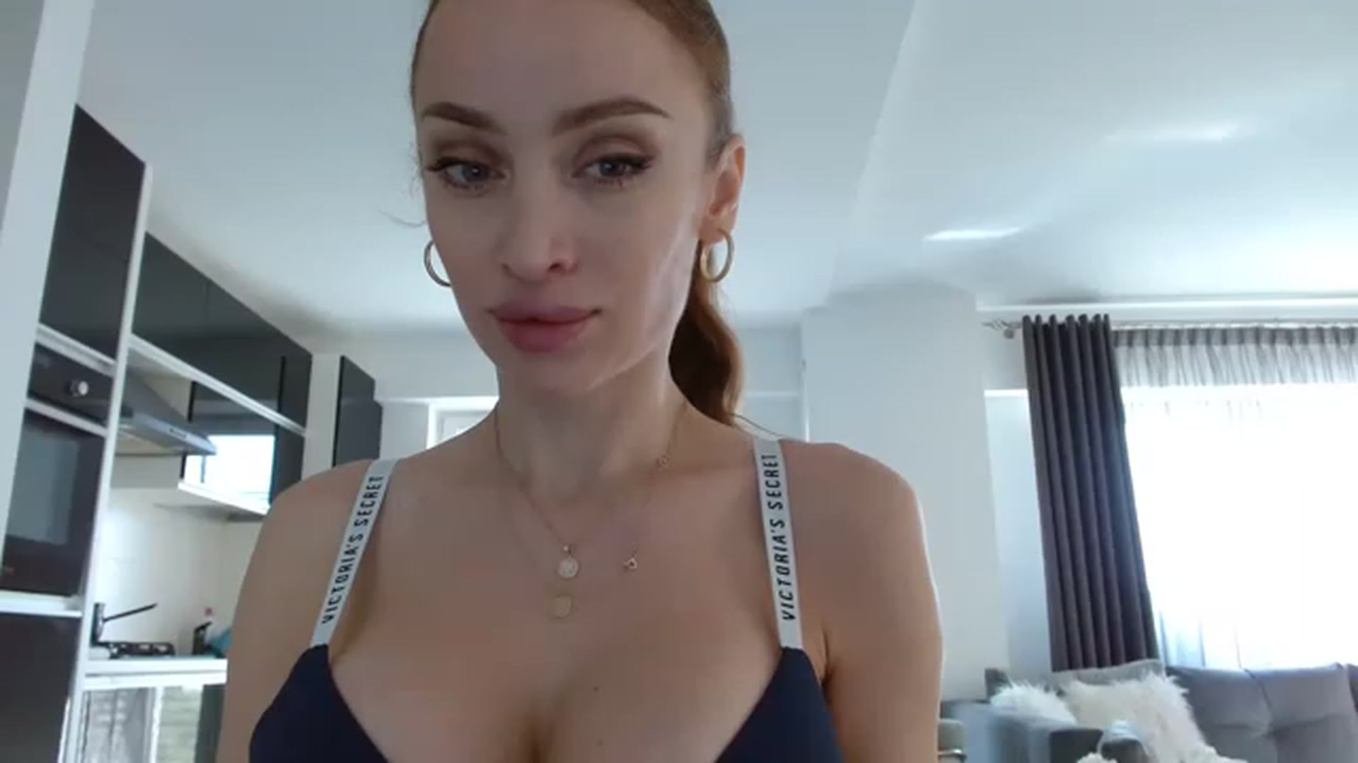 Gallery image thumbnail from Anayys's myfreecams stream on, 05/01/2023, 13:14 image 7 of 20