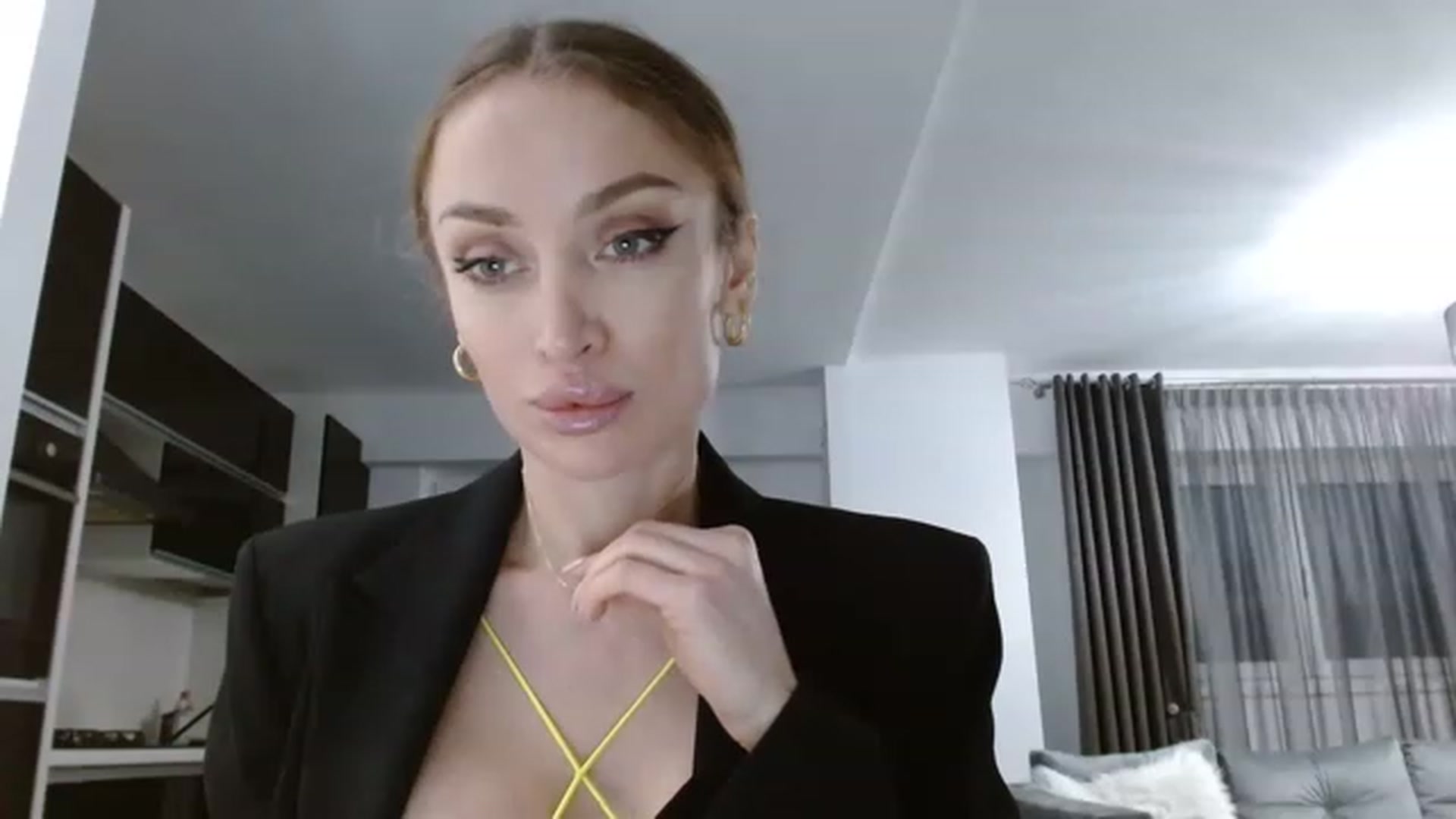 Gallery image thumbnail from Anayys's myfreecams stream on, 05/20/2023, 18:27 image 15 of 20