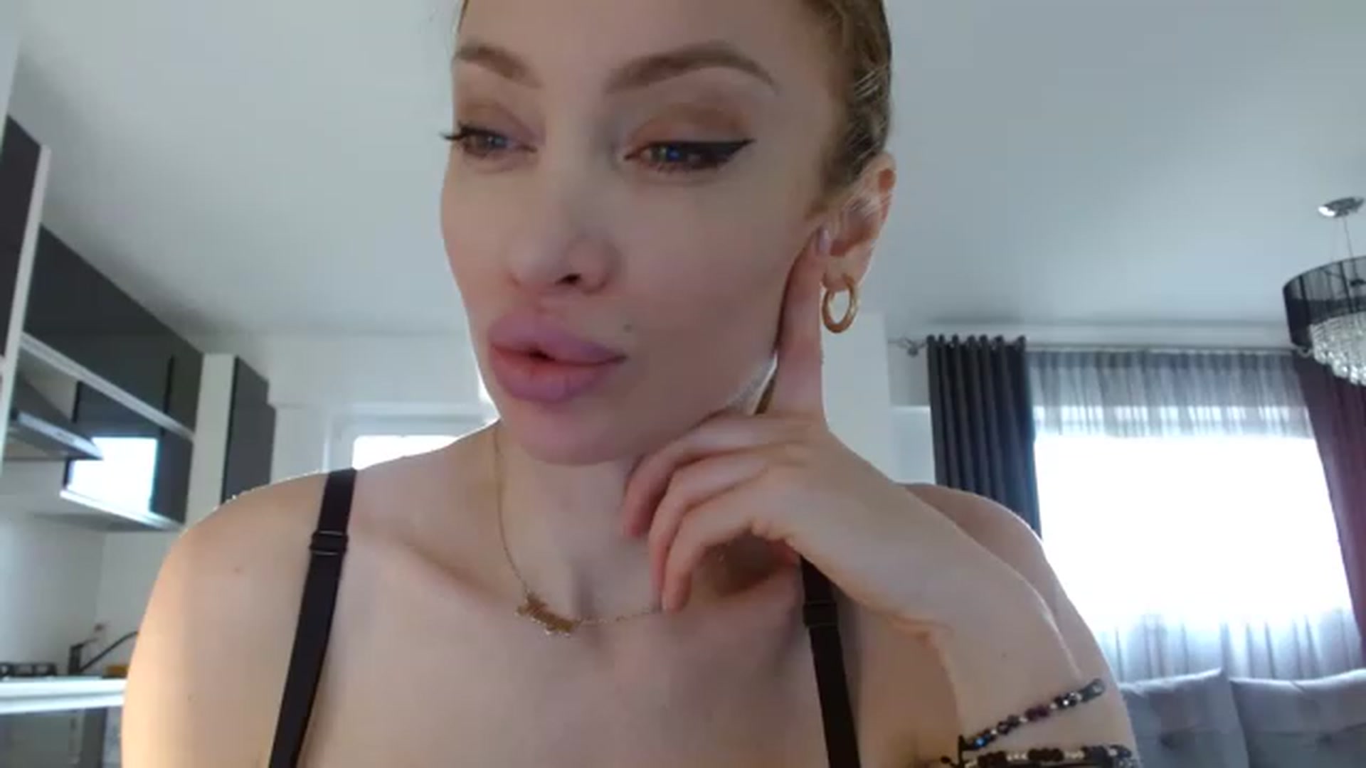 Gallery image thumbnail from Anayys's myfreecams stream on, 05/28/2023, 16:49 image 10 of 20
