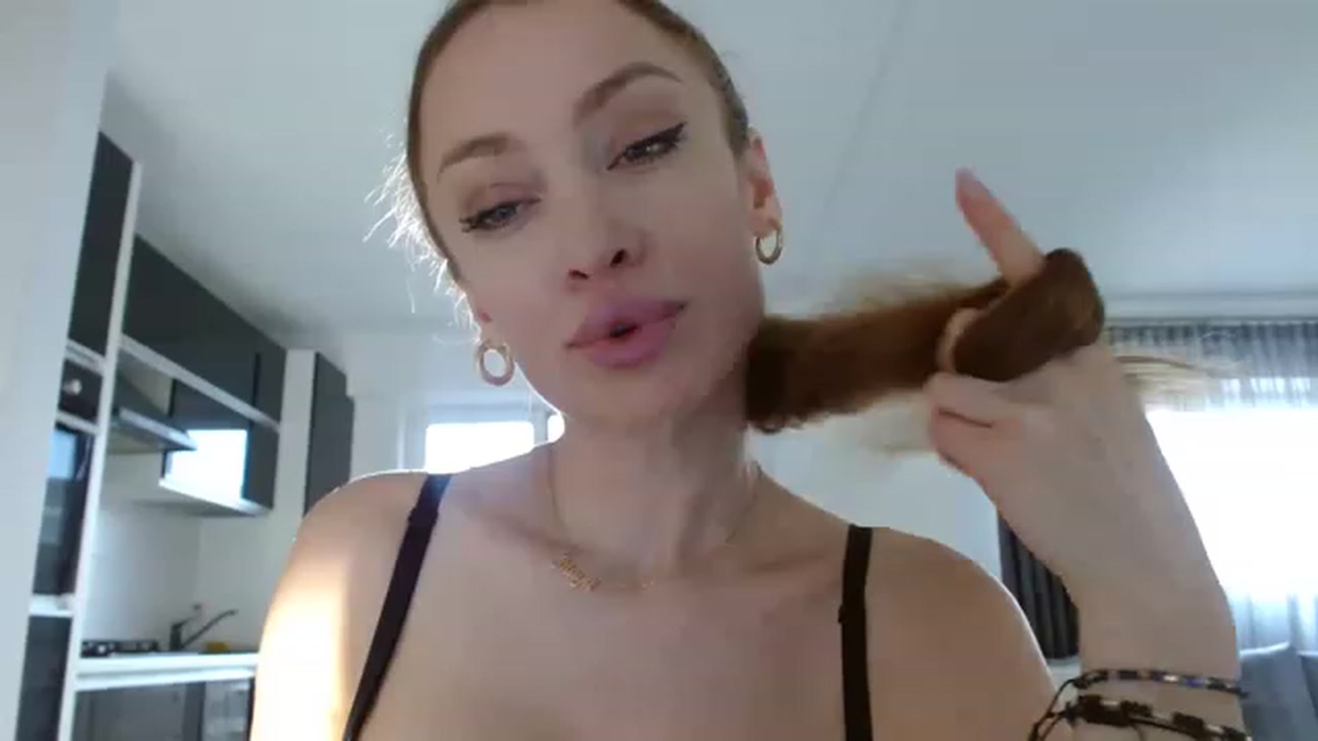 Gallery image thumbnail from Anayys's myfreecams stream on, 05/28/2023, 16:49 image 7 of 20