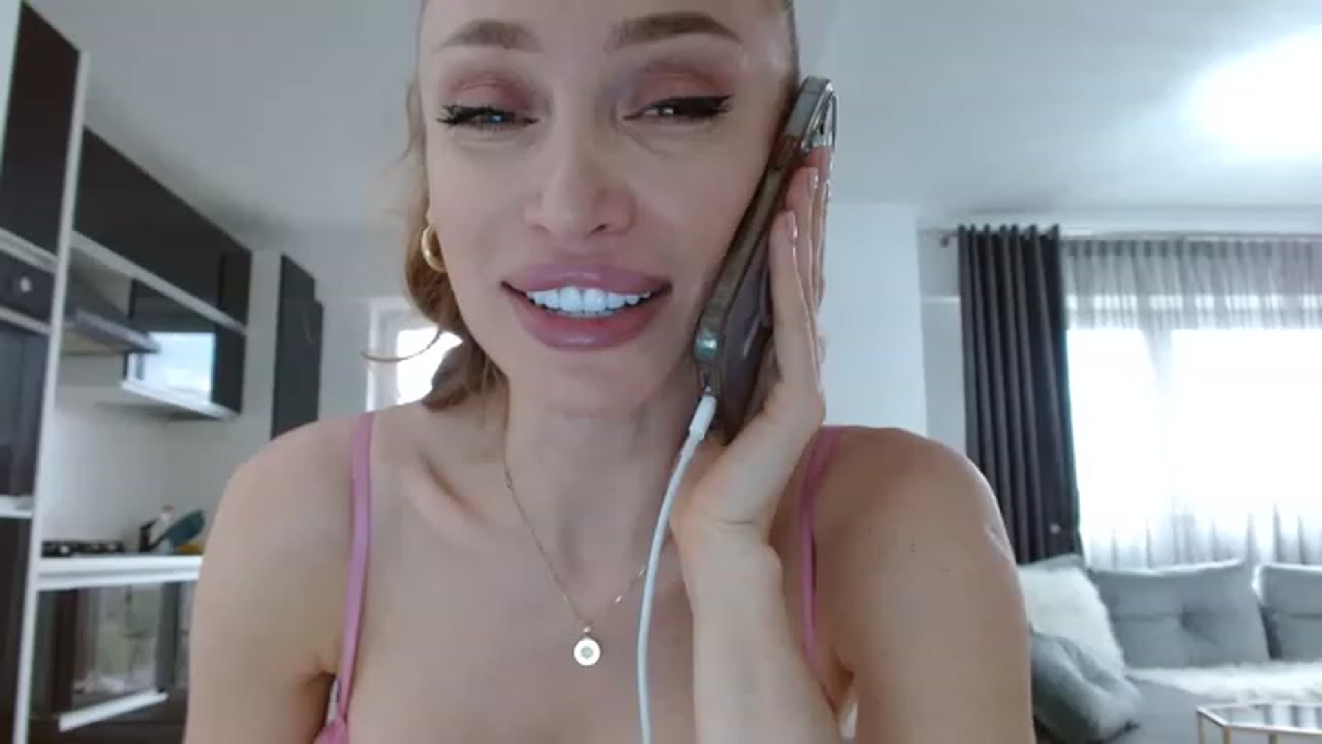 Gallery image thumbnail from Anayys's myfreecams stream on, 06/16/2023, 16:53 image 14 of 20