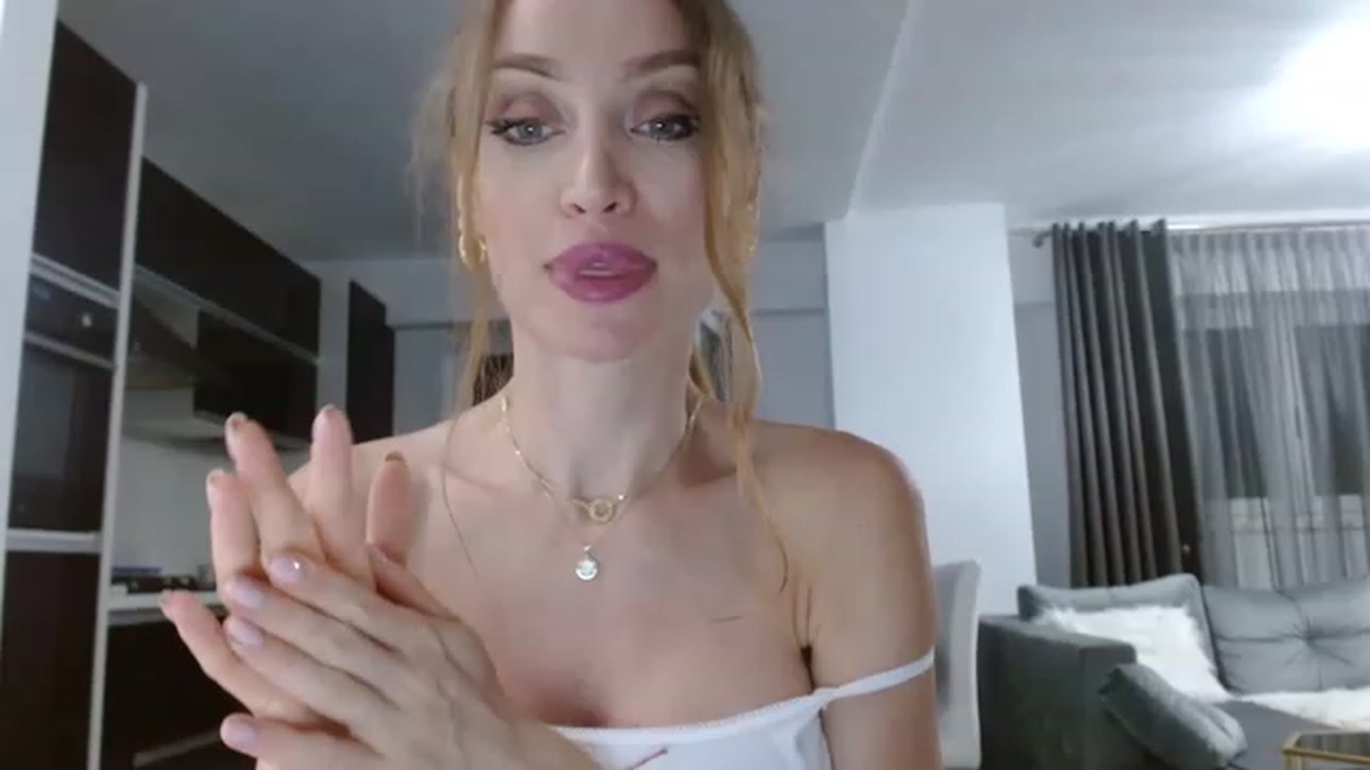 Gallery image thumbnail from Anayys's myfreecams stream on, 07/04/2023, 24:41 image 7 of 20