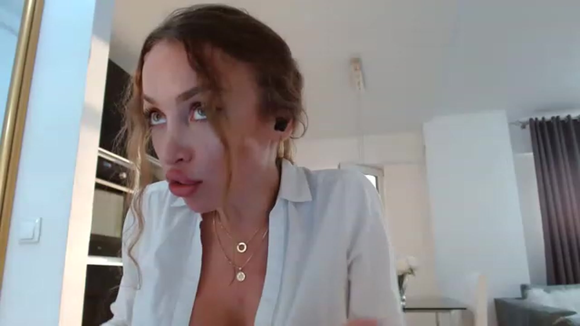 Gallery image thumbnail from Anayys's myfreecams stream on, 07/21/2023, 17:26 image 18 of 20