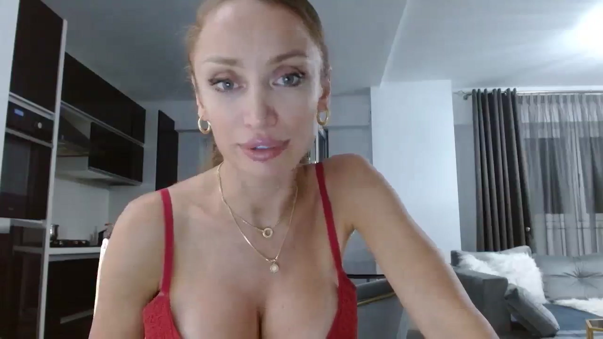 Gallery image thumbnail from Anayys's myfreecams stream on, 08/28/2023, 24:00 image 8 of 20