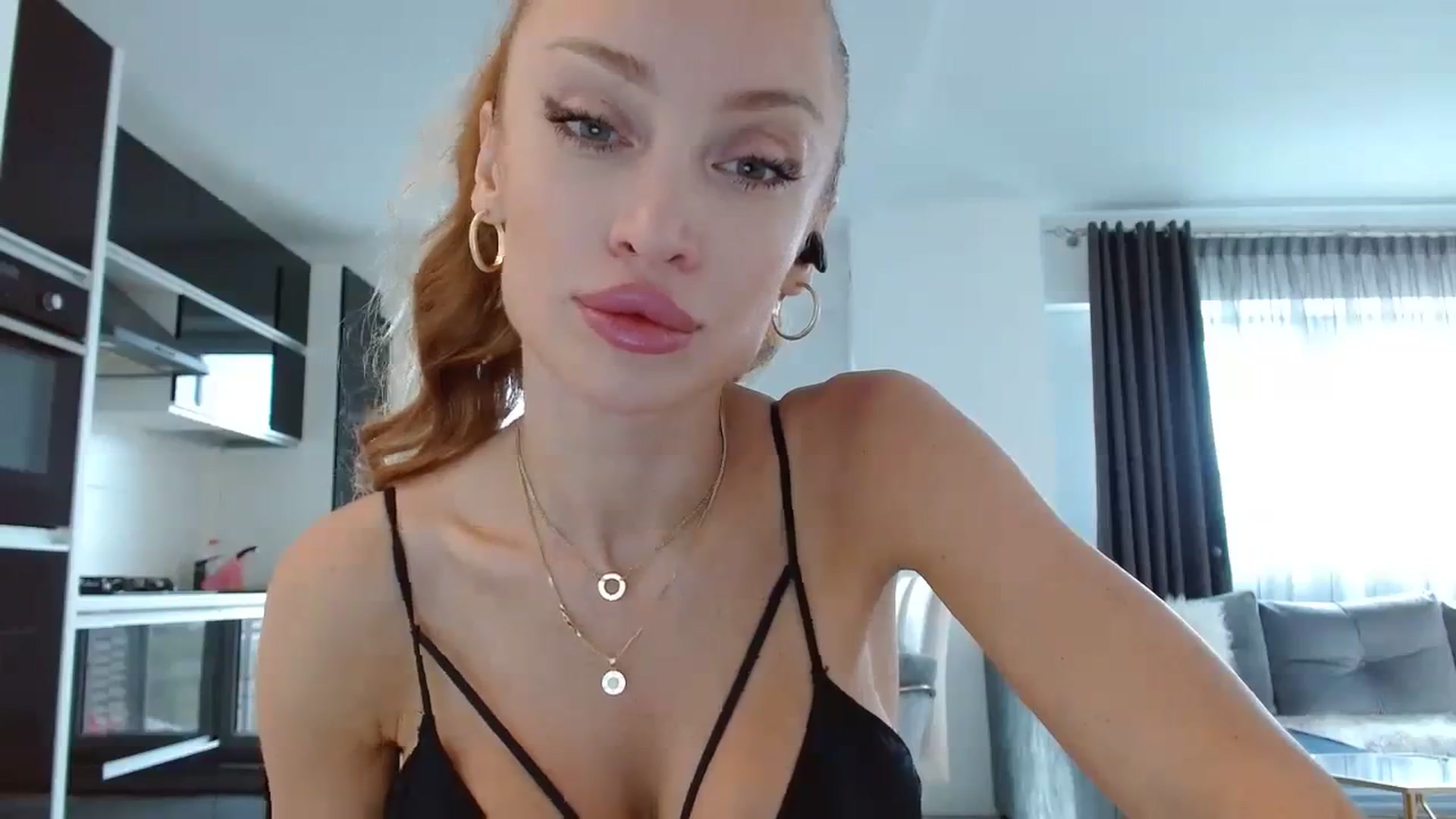 Gallery image thumbnail from Anayys's myfreecams stream on, 09/04/2023, 14:08 image 2 of 20