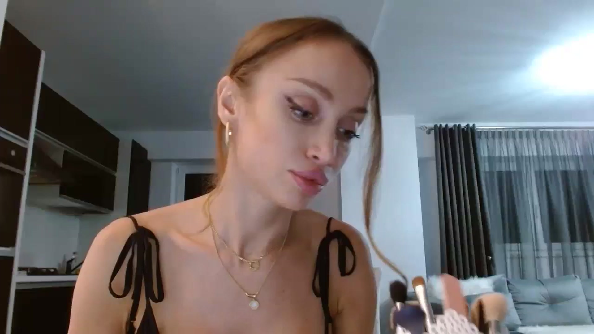Gallery image thumbnail from Anayys's myfreecams stream on, 09/05/2023, 23:09 image 10 of 20