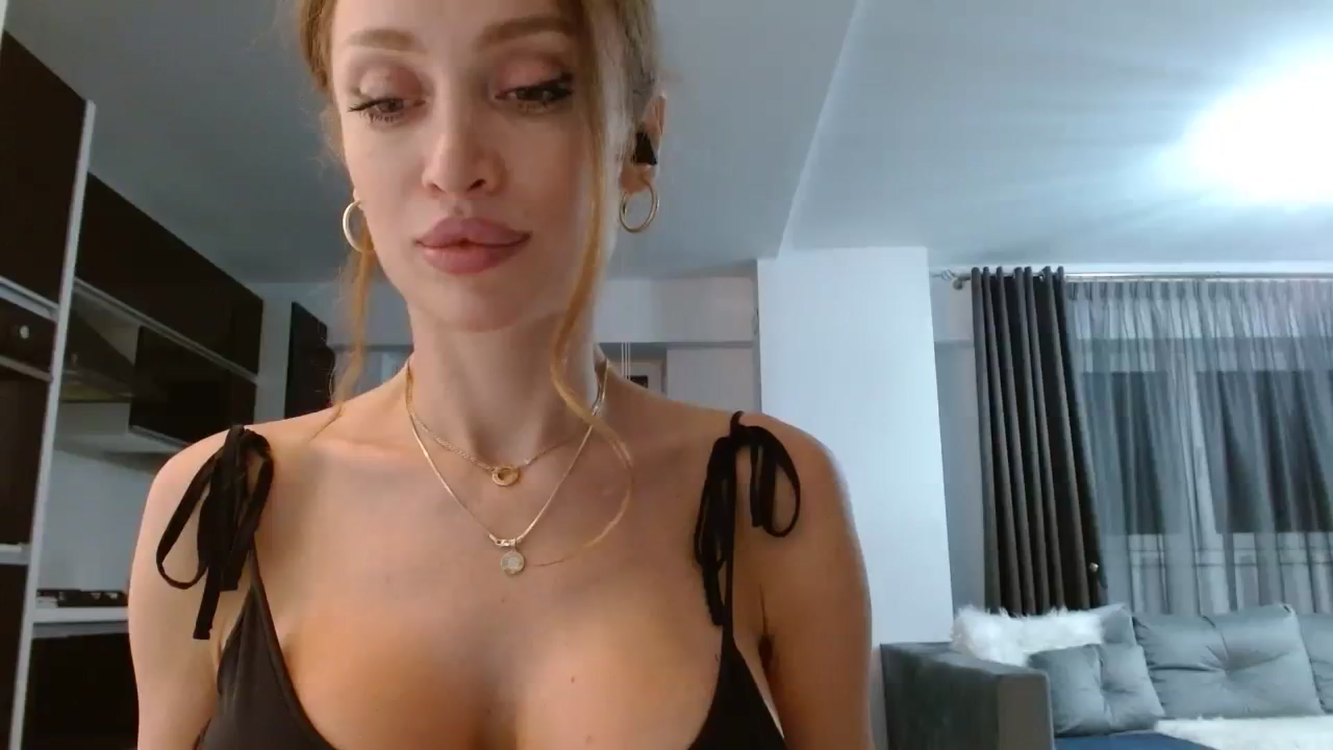 Gallery image thumbnail from Anayys's myfreecams stream on, 09/05/2023, 23:09 image 15 of 20