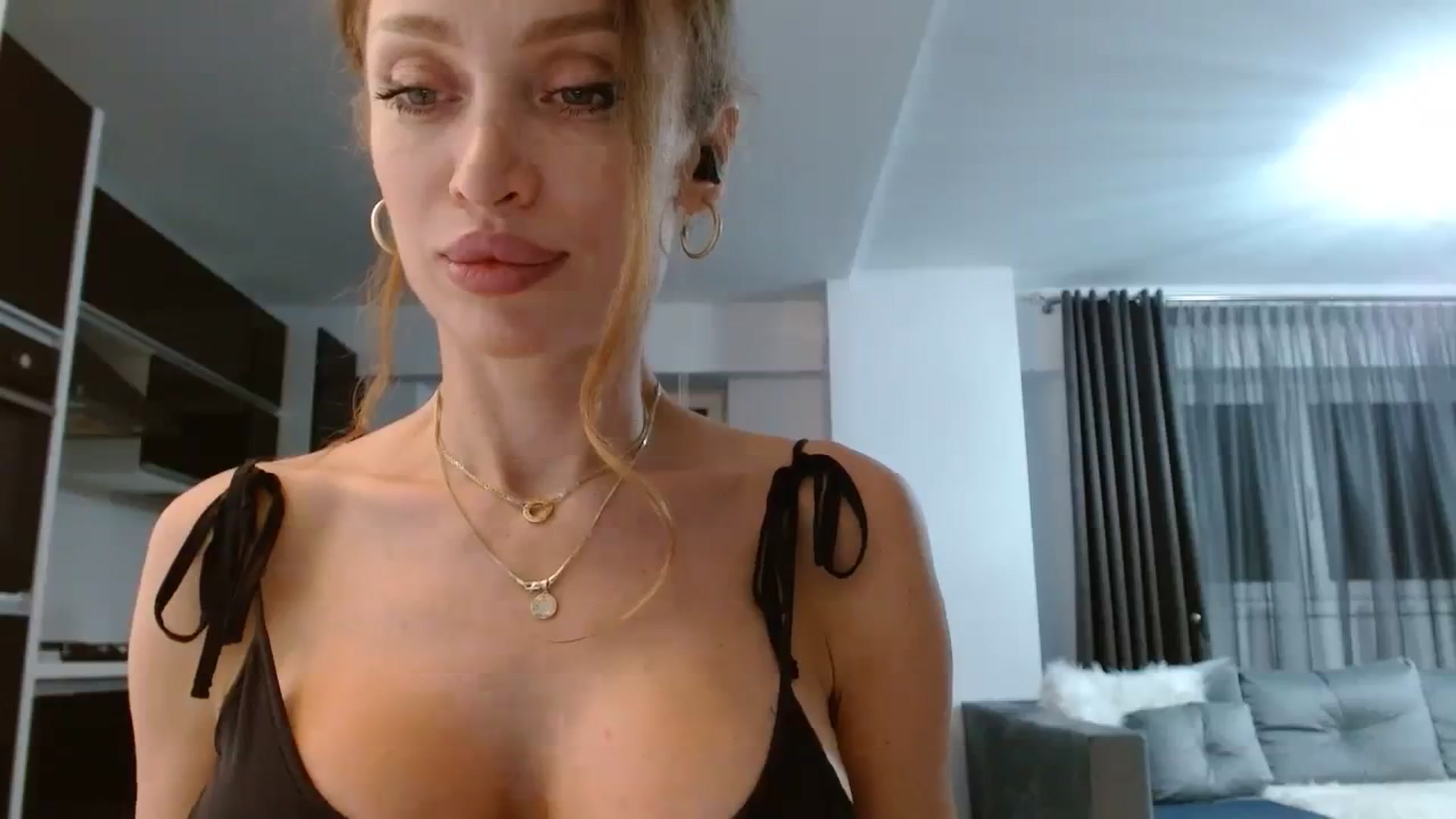 Gallery image thumbnail from Anayys's myfreecams stream on, 09/05/2023, 23:09 image 17 of 20