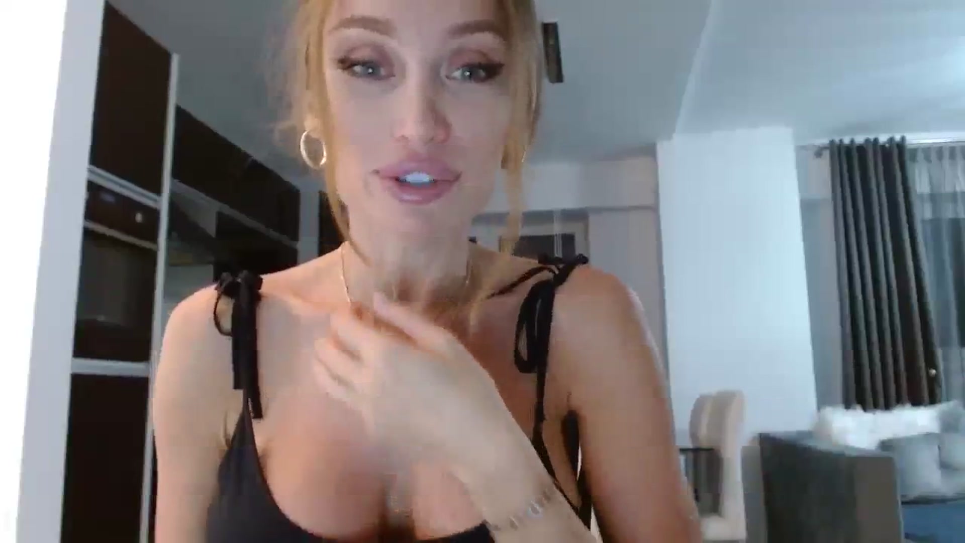Gallery image thumbnail from Anayys's myfreecams stream on, 09/09/2023, 22:15 image 6 of 20
