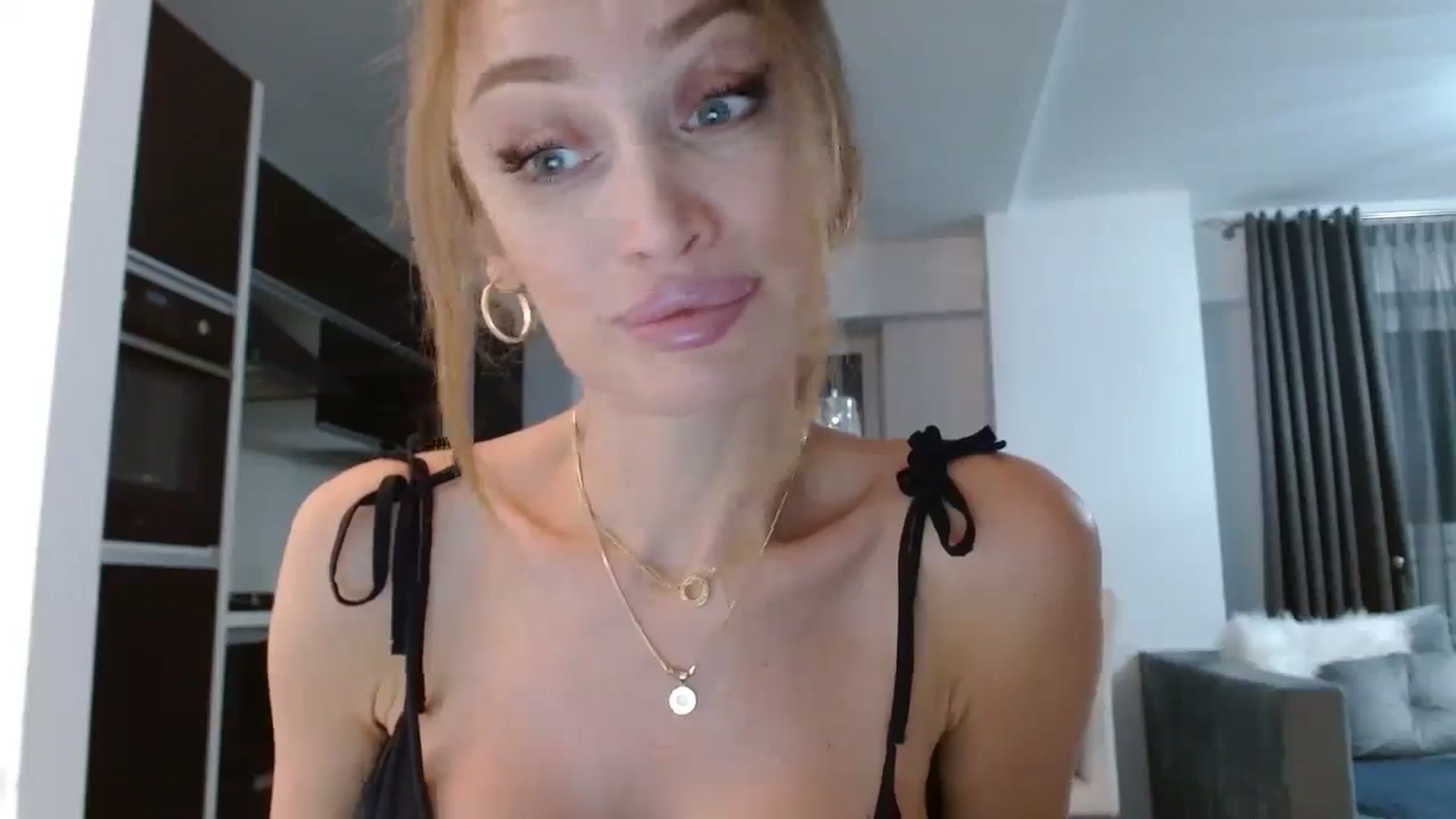 Gallery image thumbnail from Anayys's myfreecams stream on, 09/09/2023, 22:15 image 4 of 20