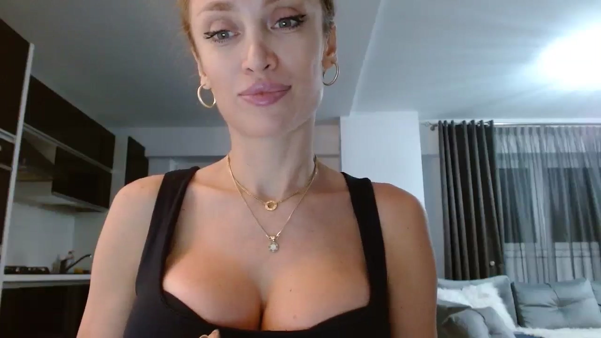 Gallery image thumbnail from Anayys's myfreecams stream on, 09/19/2023, 24:32 image 5 of 20