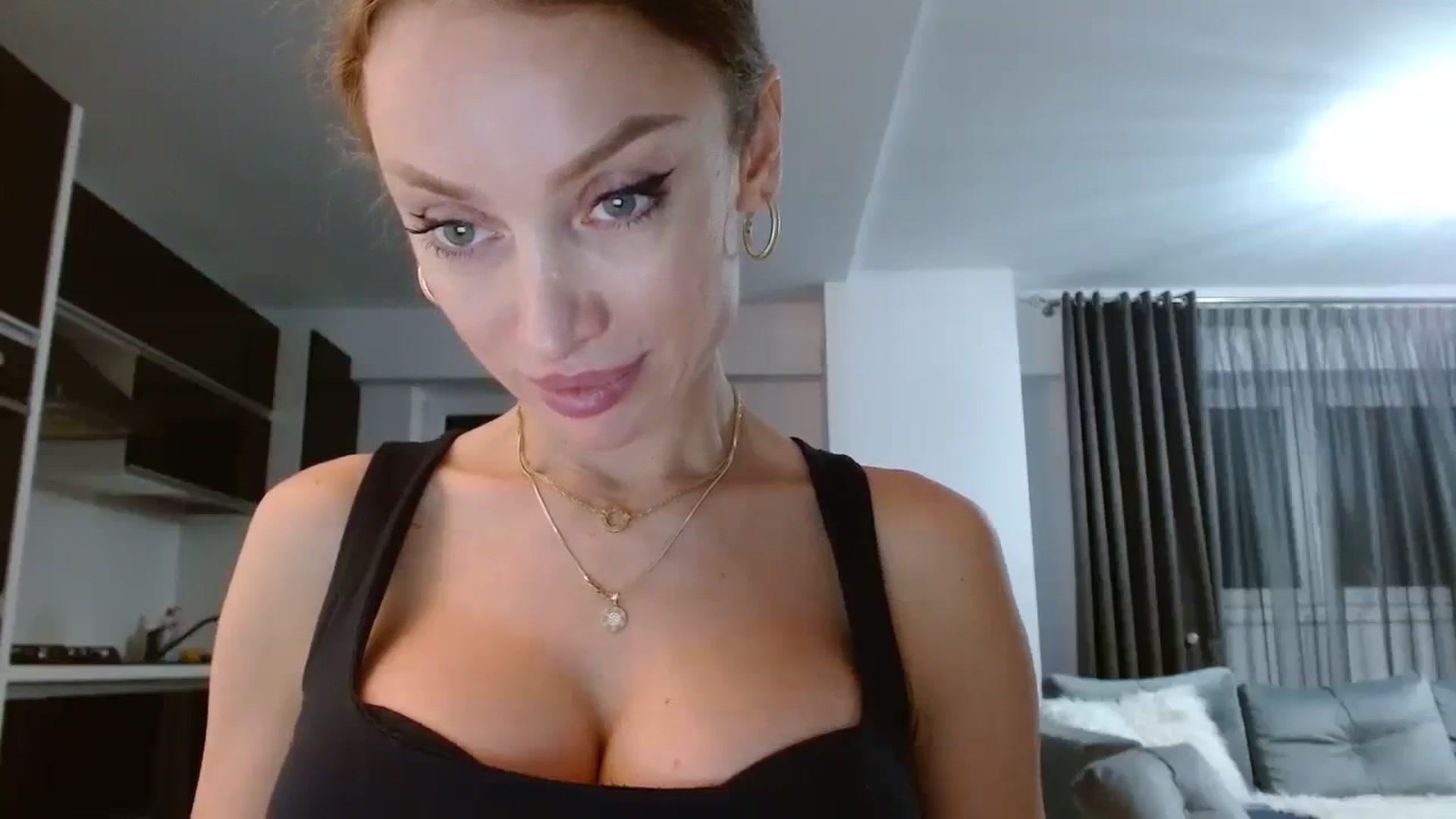 Gallery image thumbnail from Anayys's myfreecams stream on, 09/19/2023, 24:32 image 2 of 20