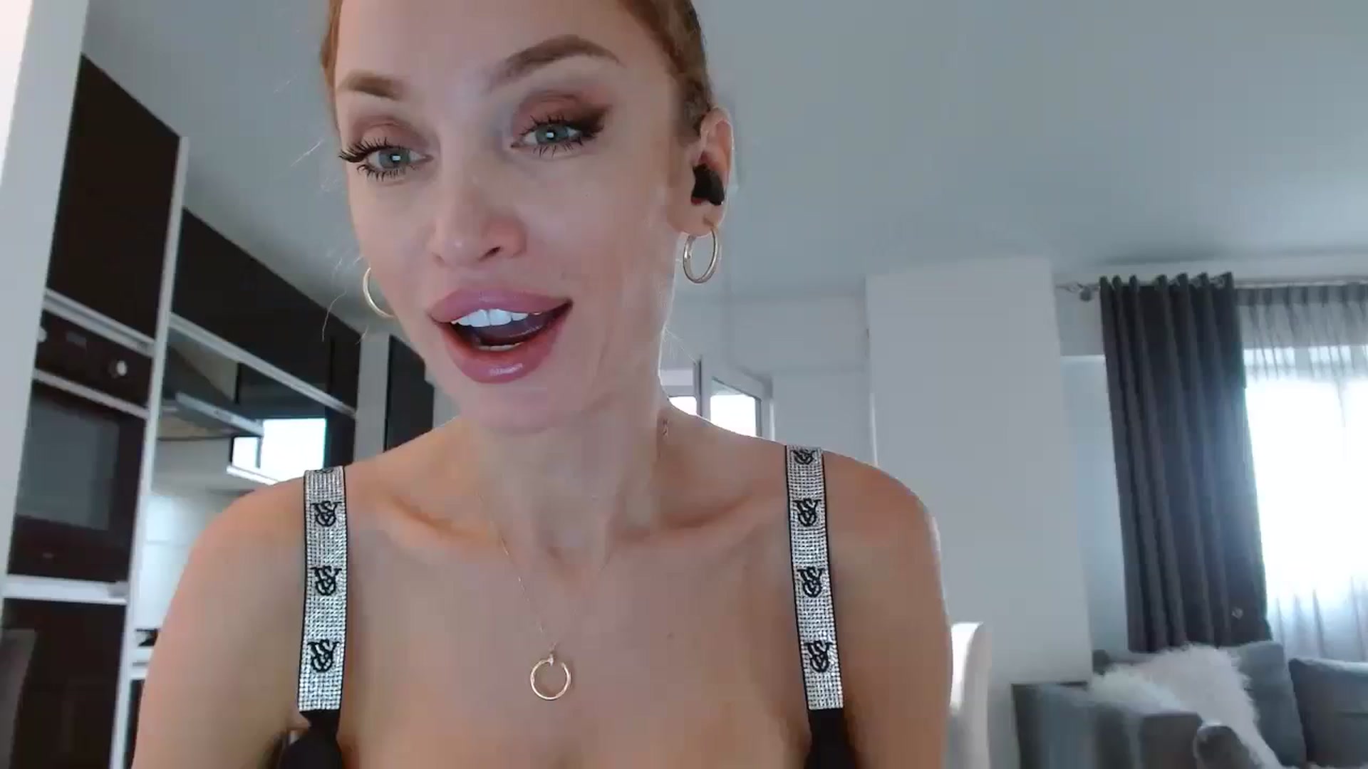 Gallery image thumbnail from Anayys's myfreecams stream on, 09/24/2023, 15:29 image 19 of 20