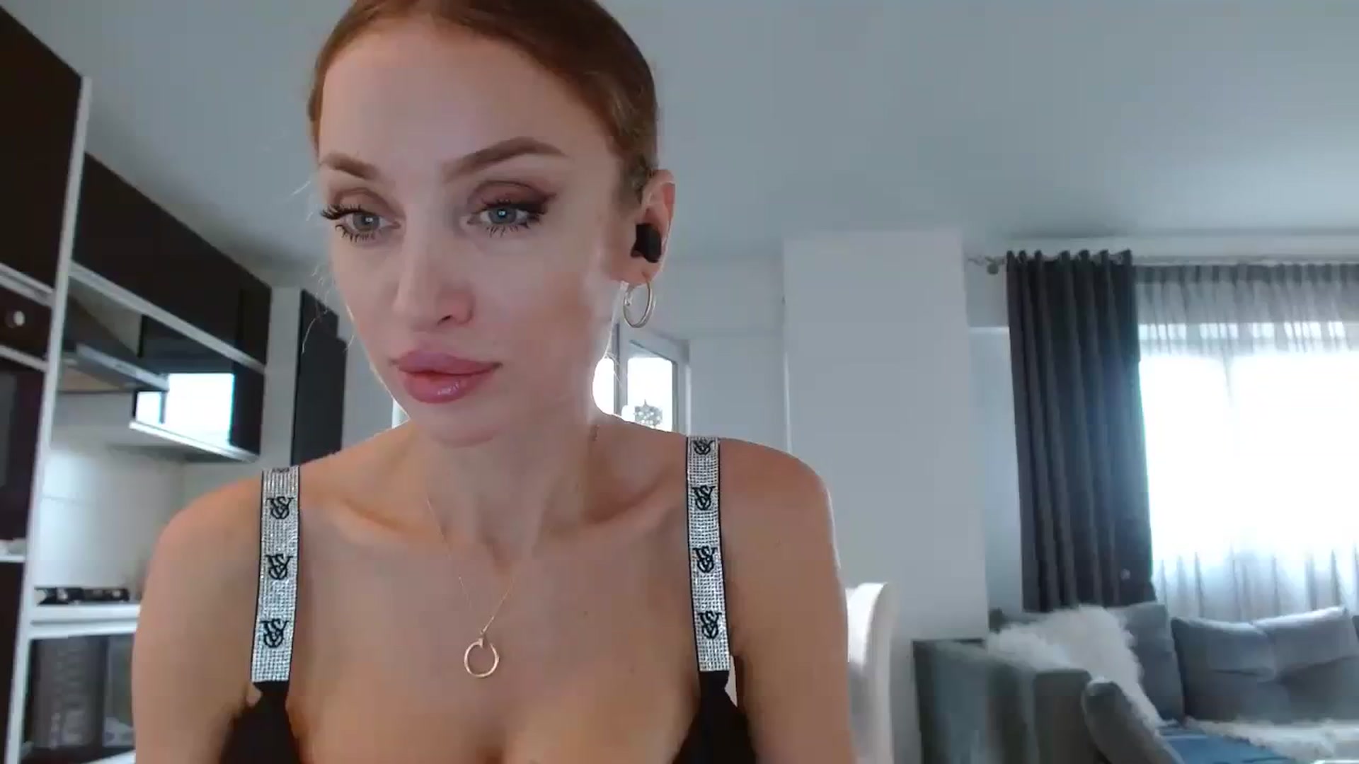 Gallery image thumbnail from Anayys's myfreecams stream on, 09/24/2023, 15:29 image 18 of 20