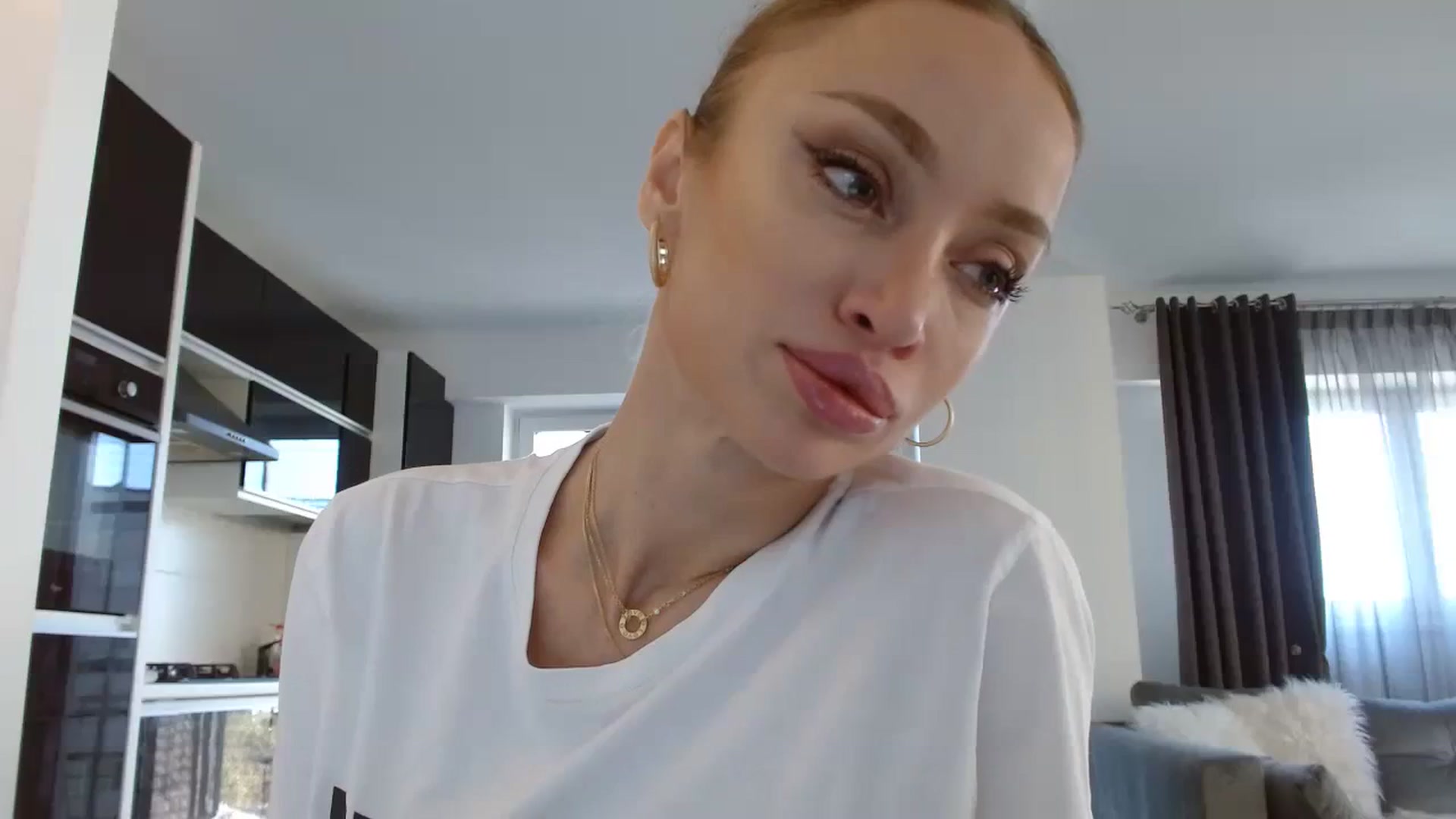 Gallery image thumbnail from Anayys's myfreecams stream on, 10/11/2023, 11:57 image 11 of 20