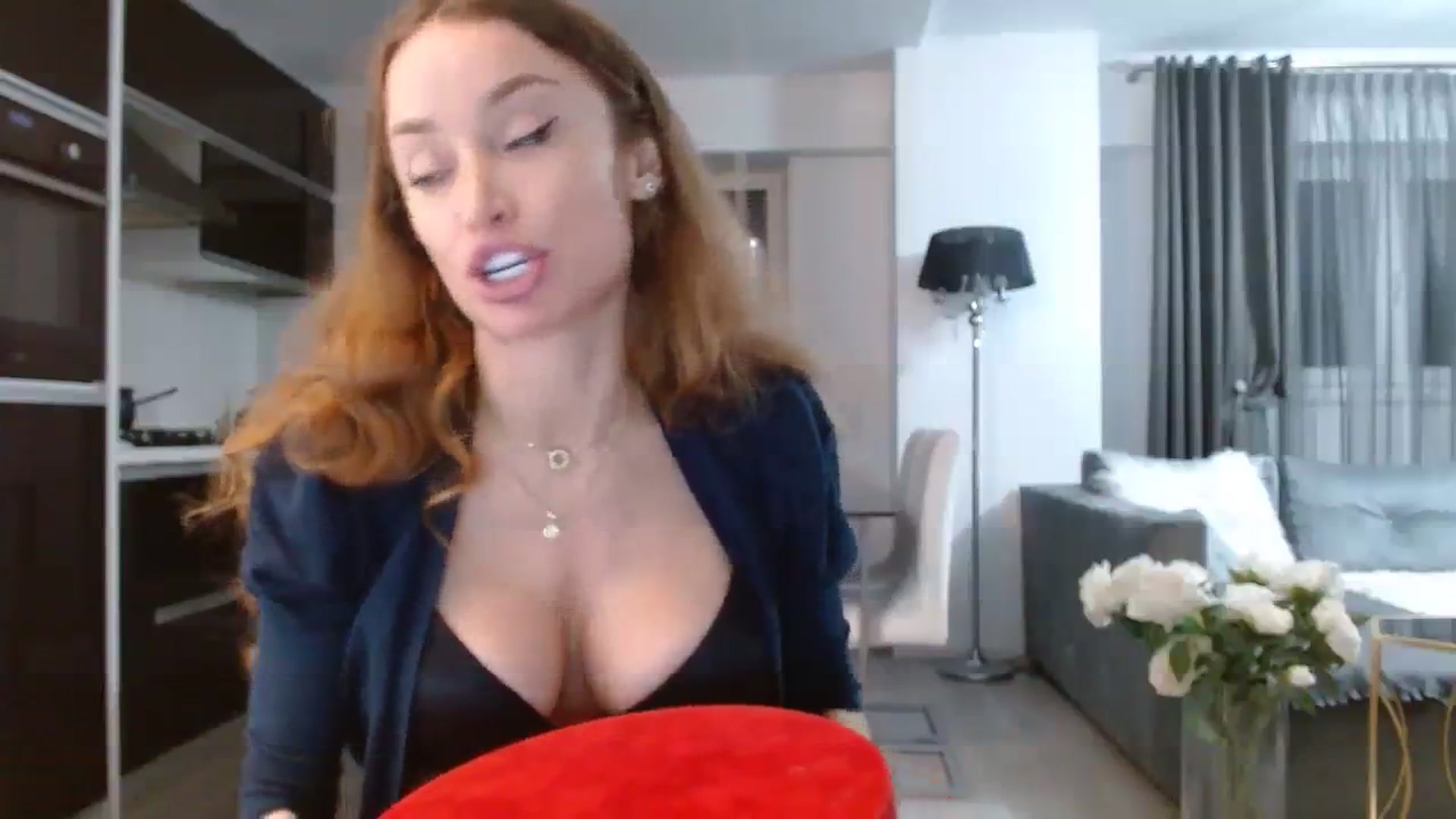 Gallery image thumbnail from Anayys's myfreecams stream on, 12/02/2023, 18:49 image 9 of 20