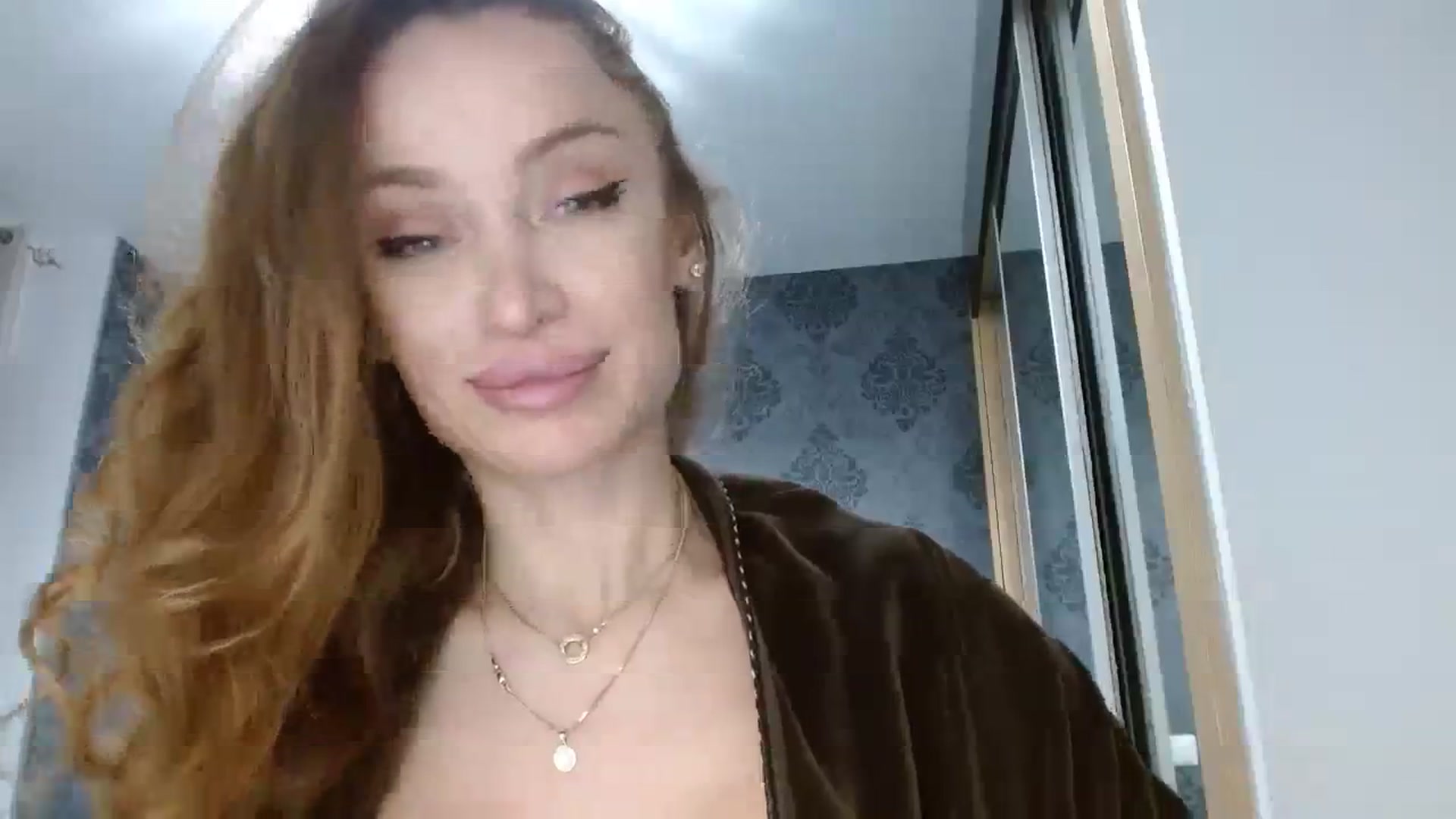 Gallery image thumbnail from Anayys's myfreecams stream on, 12/11/2023, 22:17 image 2 of 20