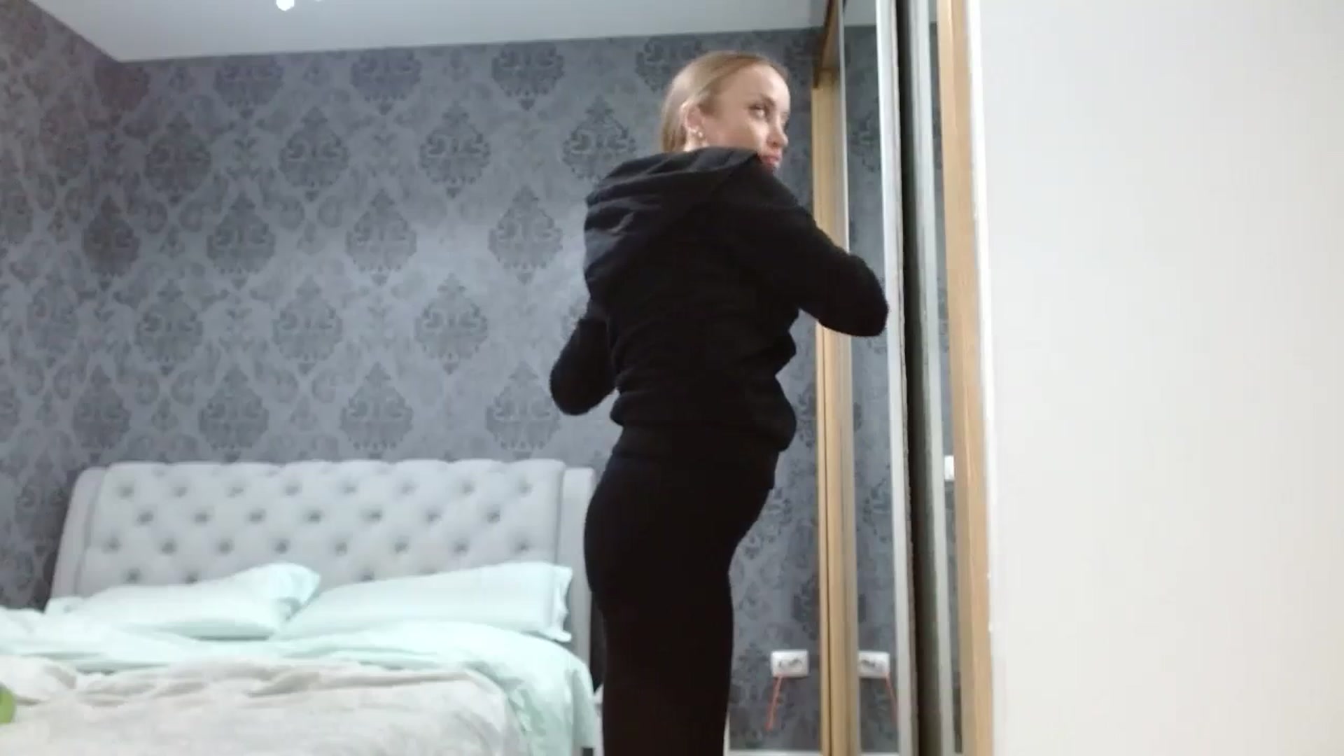 Gallery image thumbnail from Anayys's myfreecams stream on, 12/13/2023, 04:25 image 9 of 20