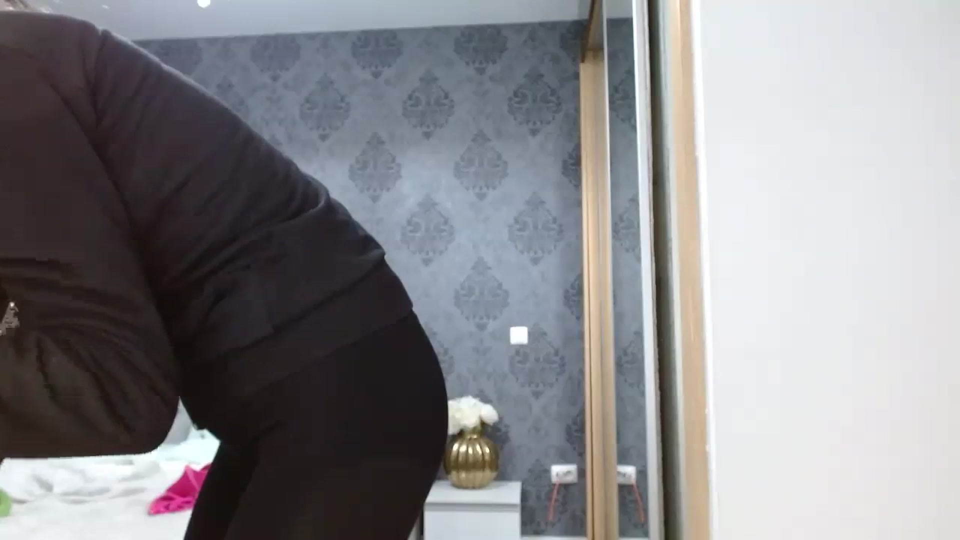Gallery image thumbnail from Anayys's myfreecams stream on, 12/13/2023, 04:25 image 6 of 20