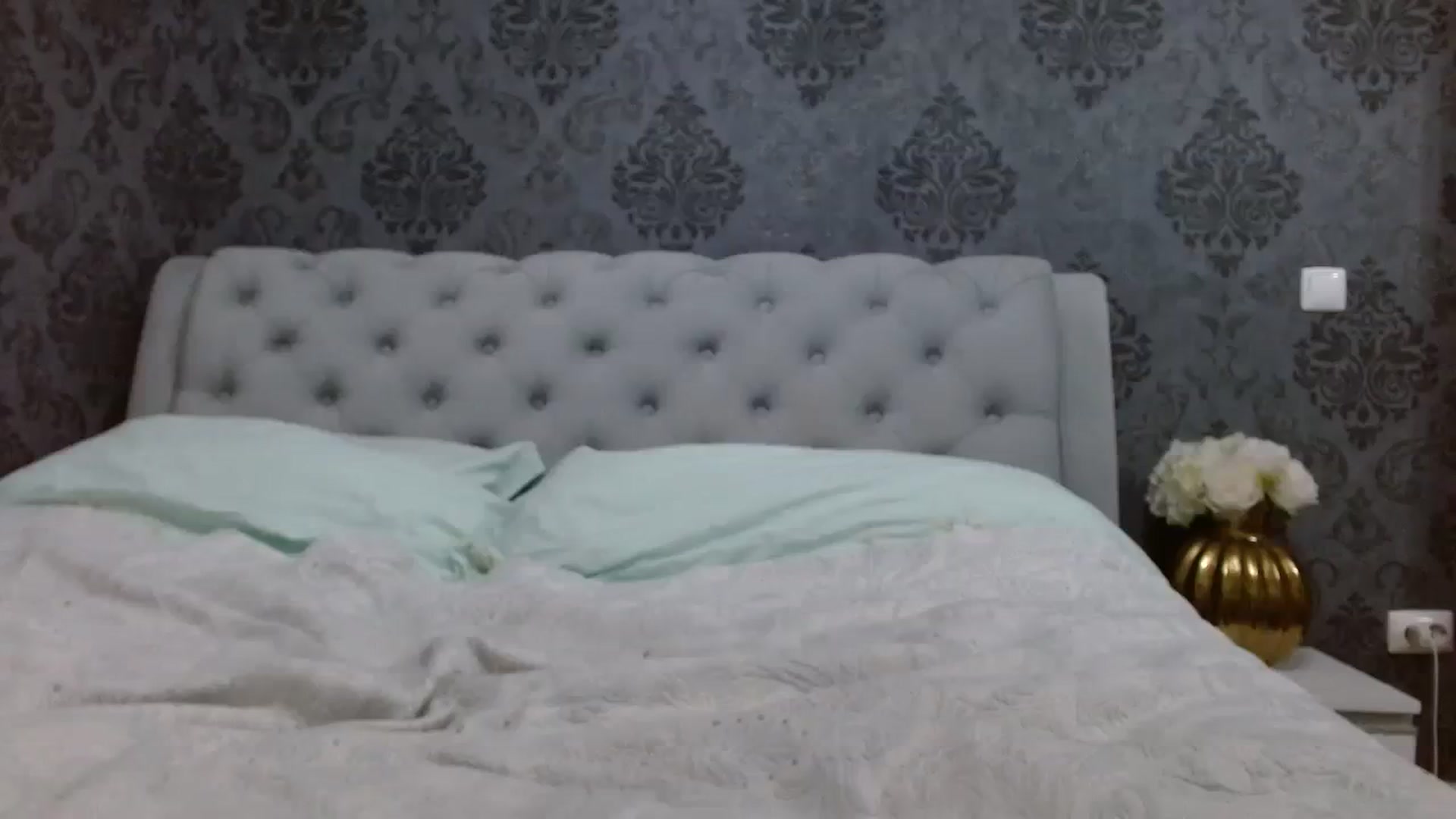 Gallery image thumbnail from Anayys's myfreecams stream on, 12/15/2023, 23:23 image 11 of 20