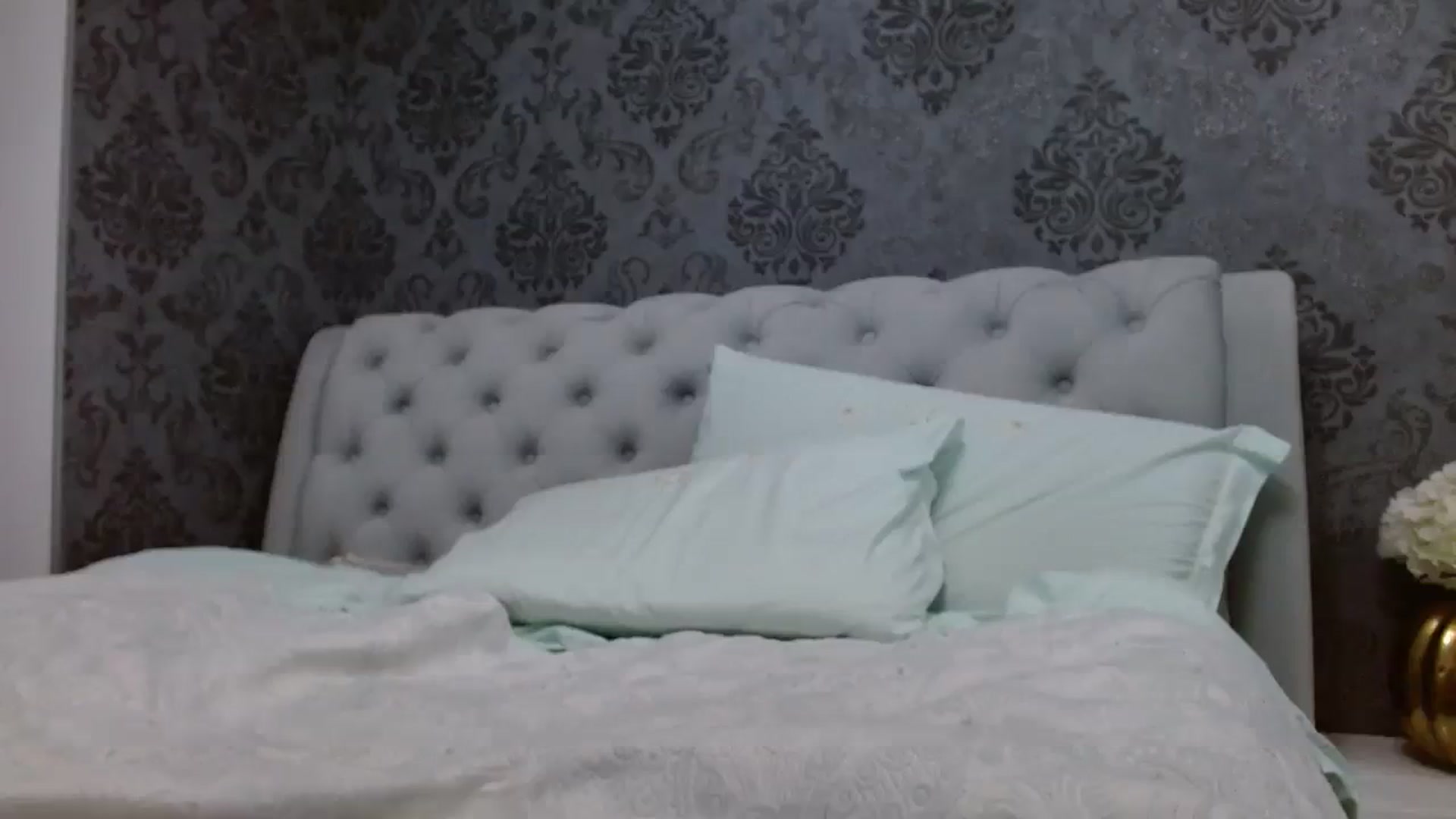 Gallery image thumbnail from Anayys's myfreecams stream on, 12/18/2023, 24:35 image 5 of 20