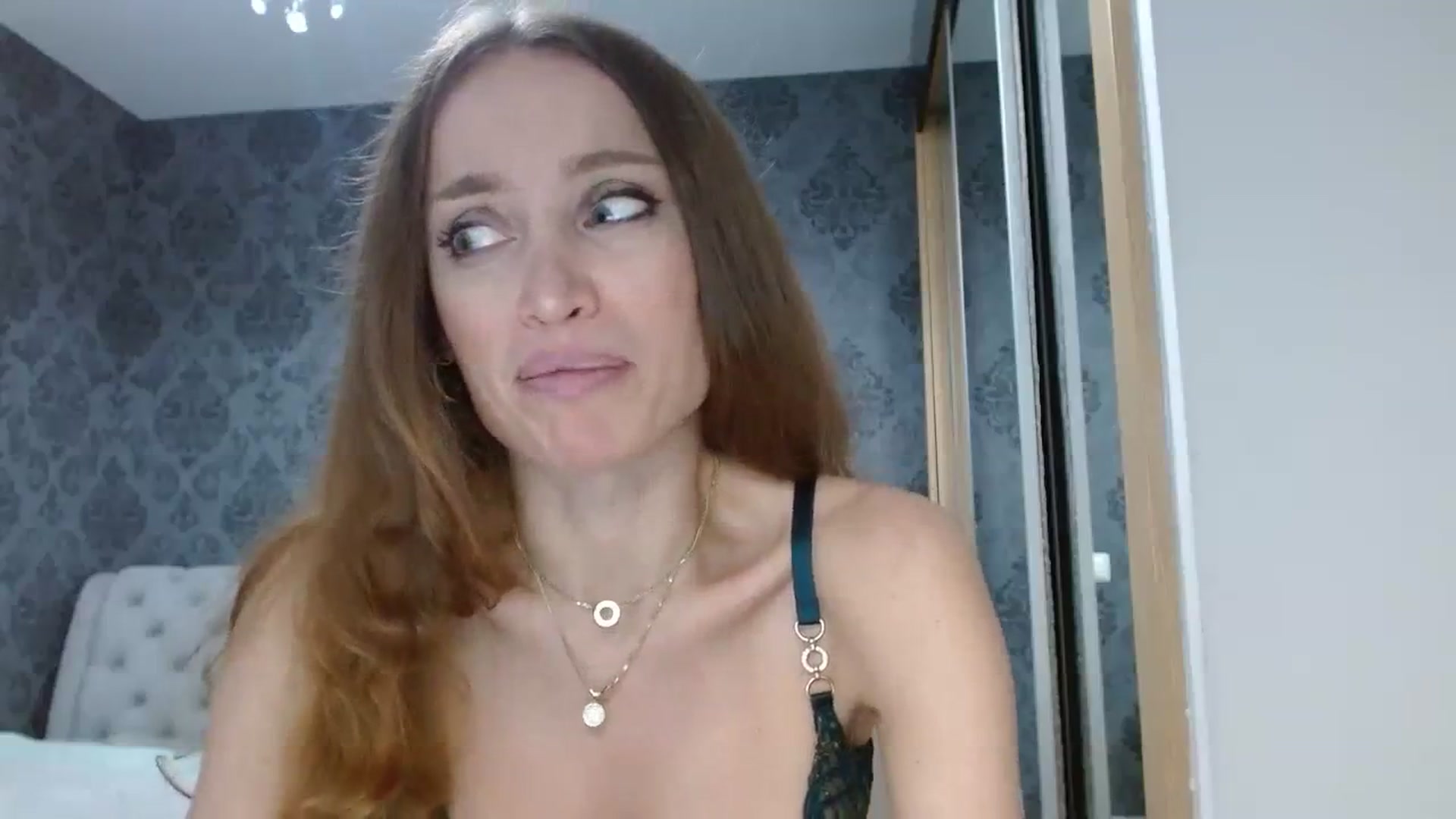 Gallery image thumbnail from Anayys's myfreecams stream on, 12/18/2023, 03:37 image 2 of 20