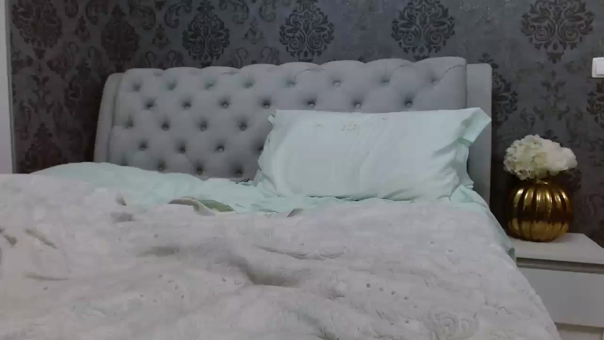 Gallery image thumbnail from Anayys's myfreecams stream on, 12/19/2023, 02:58 image 8 of 20