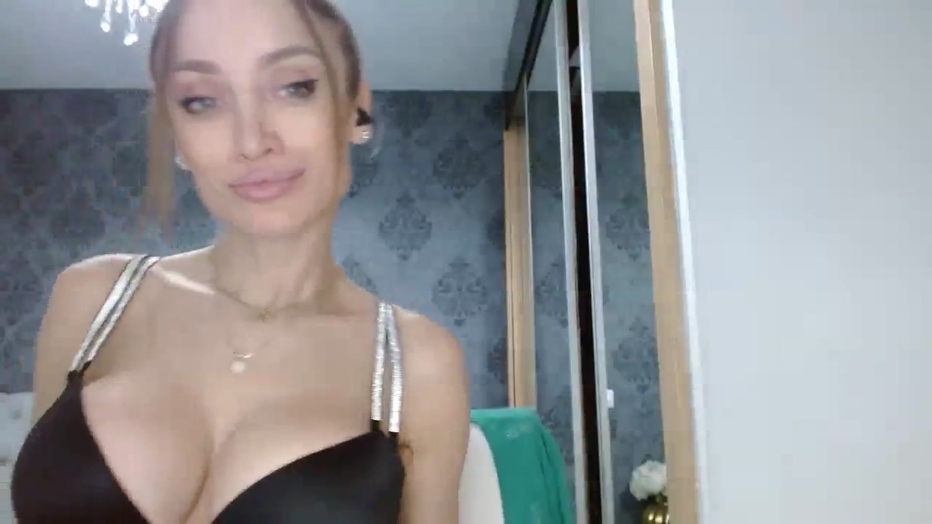 Gallery image thumbnail from Anayys's myfreecams stream on, 12/23/2023, 20:11 image 15 of 20