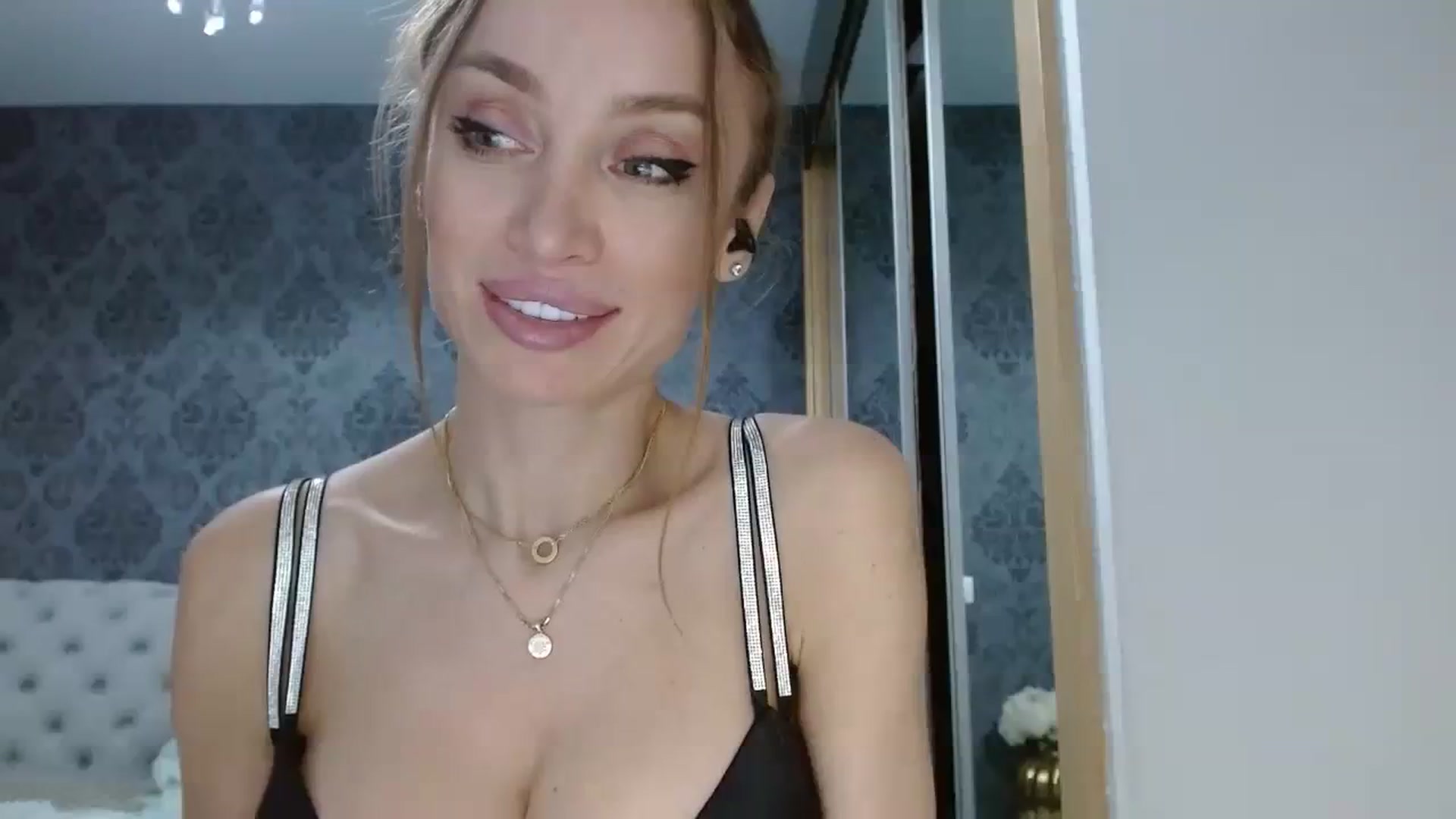 Gallery image thumbnail from Anayys's myfreecams stream on, 12/23/2023, 20:42 image 14 of 20