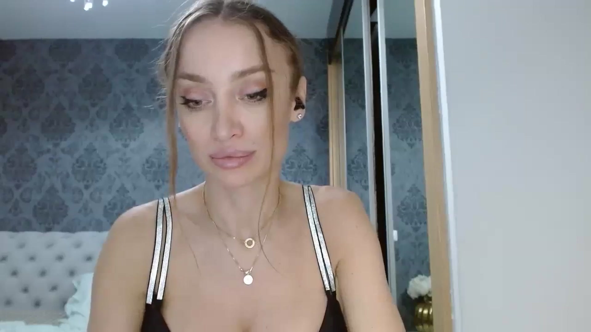 Gallery image thumbnail from Anayys's myfreecams stream on, 12/23/2023, 20:42 image 8 of 20