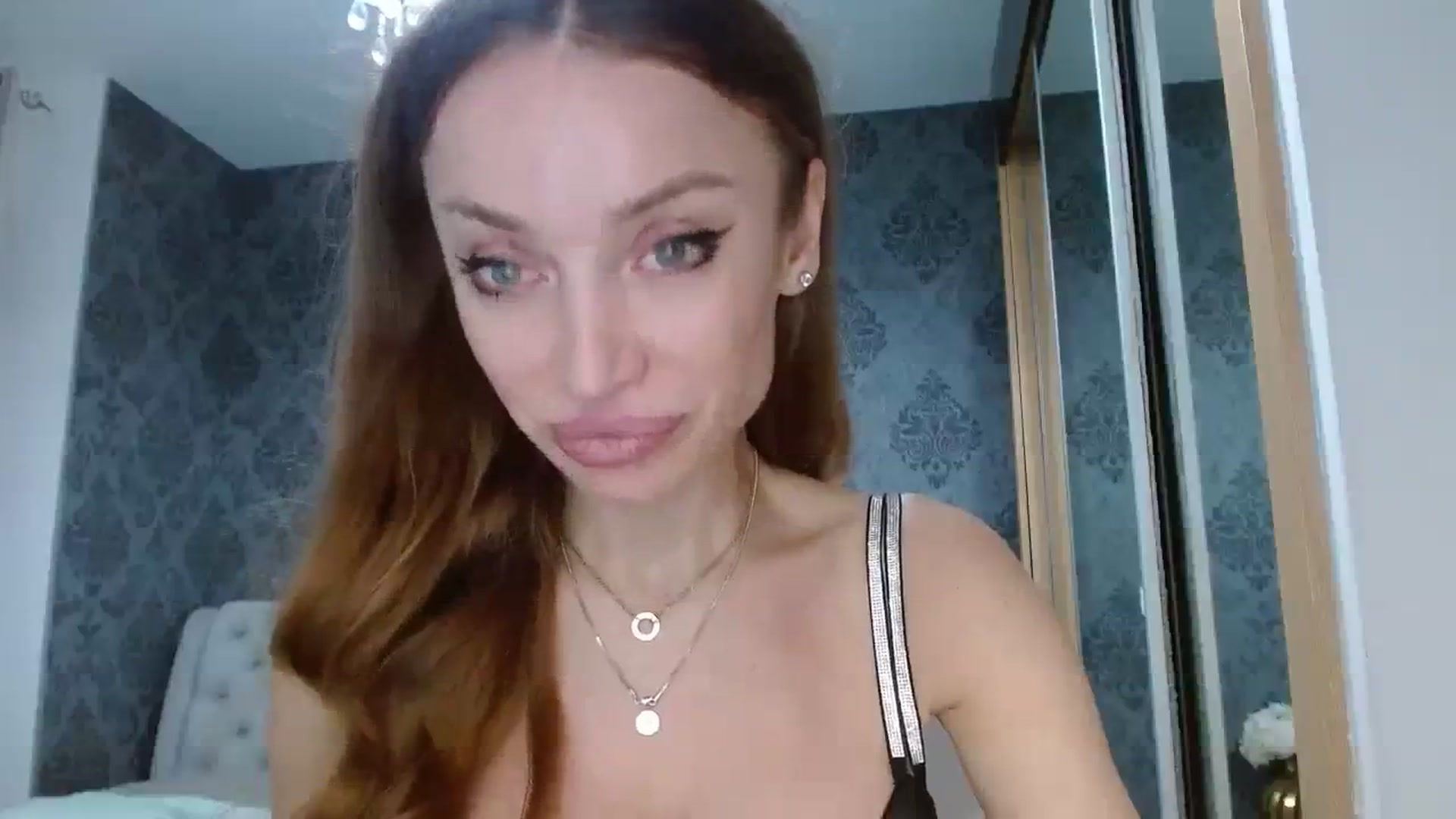 Gallery image thumbnail from Anayys's myfreecams stream on, 12/23/2023, 23:11 image 19 of 20