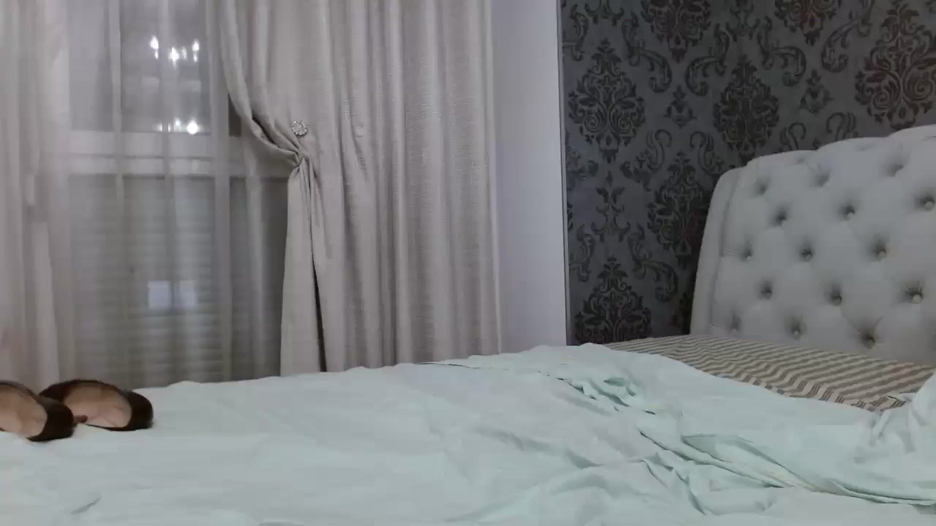 Gallery image thumbnail from Anayys's myfreecams stream on, 12/24/2023, 24:01 image 18 of 20