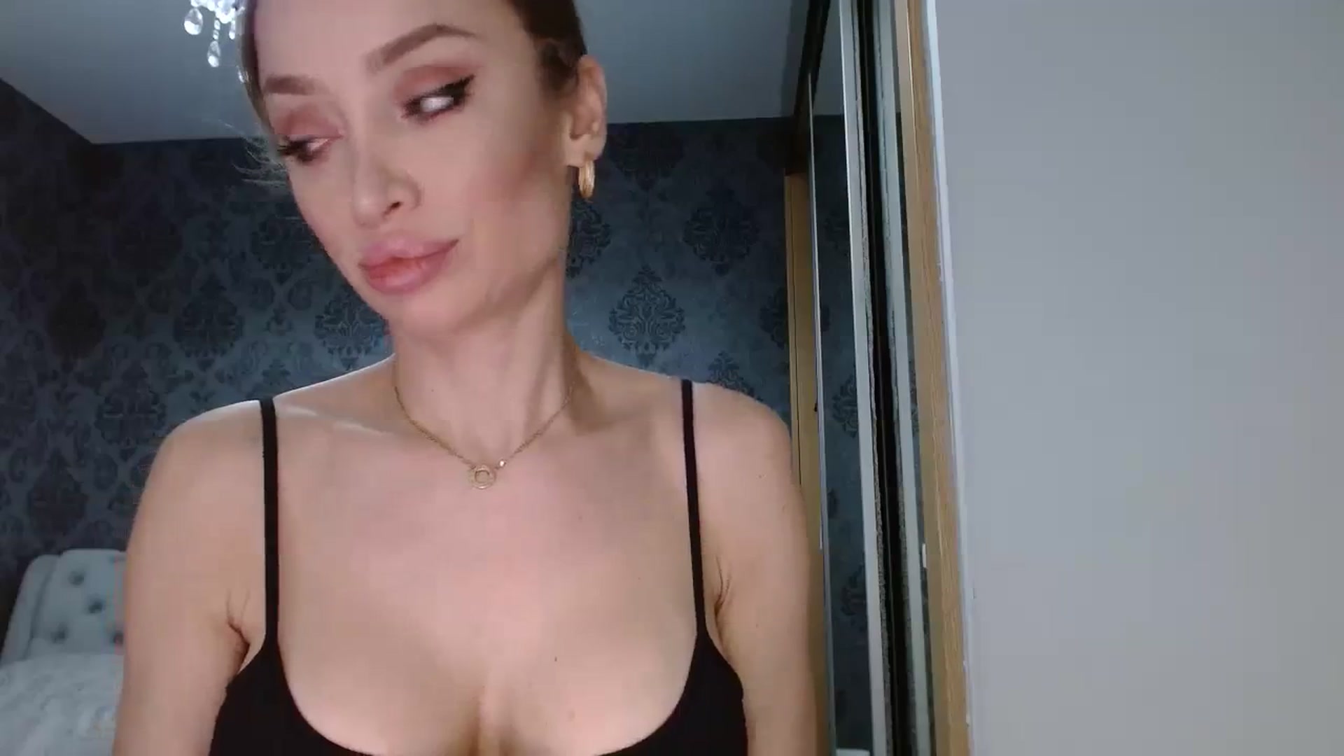 Gallery image thumbnail from Anayys's myfreecams stream on, 01/27/2024, 18:32 image 14 of 20