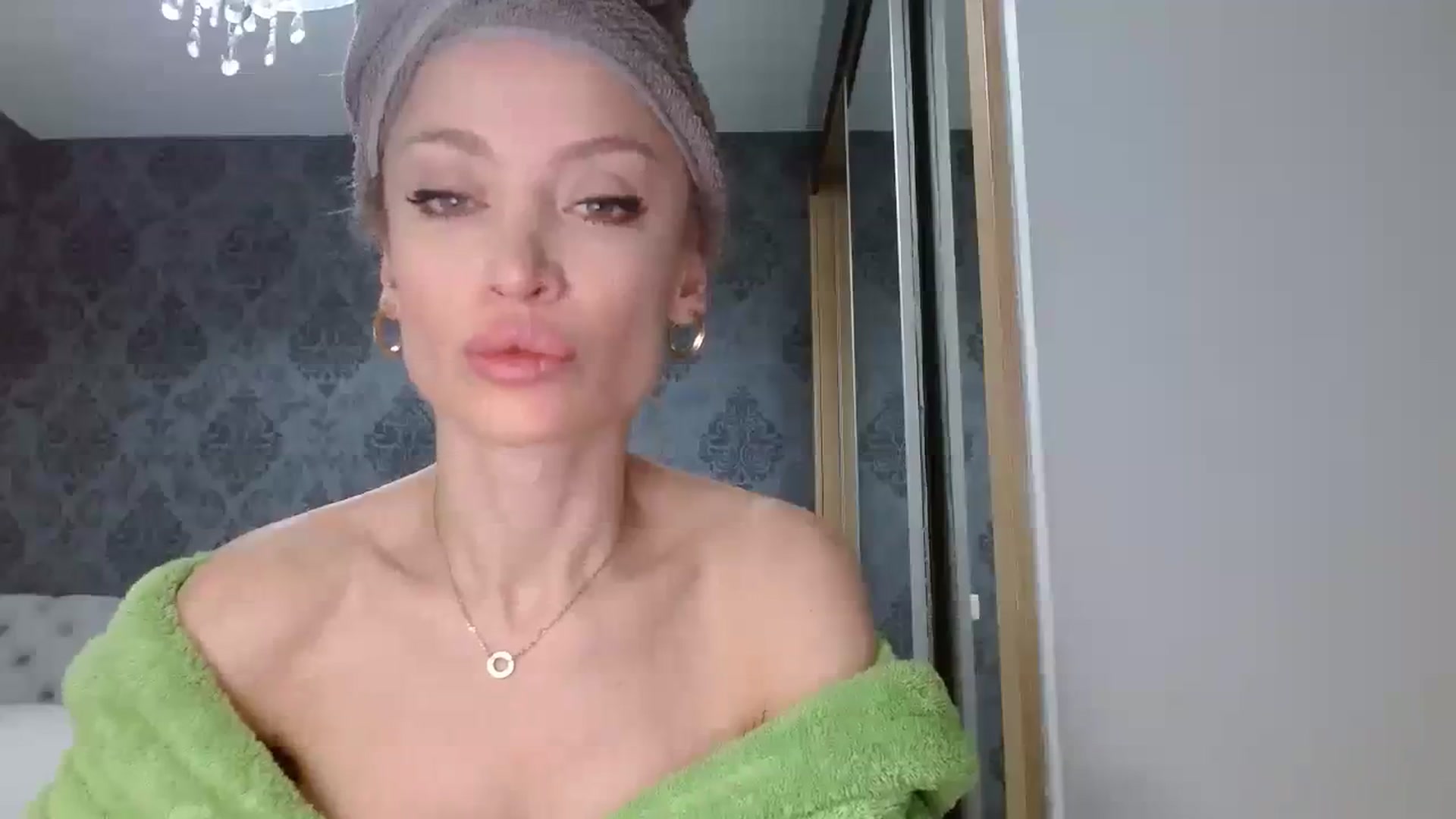 Gallery image thumbnail from Anayys's myfreecams stream on, 02/21/2024, 07:59 image 3 of 20