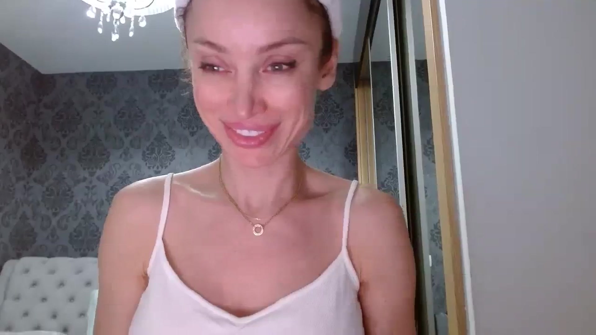 Gallery image thumbnail from Anayys's myfreecams stream on, 04/15/2024, 01:39 image 19 of 20