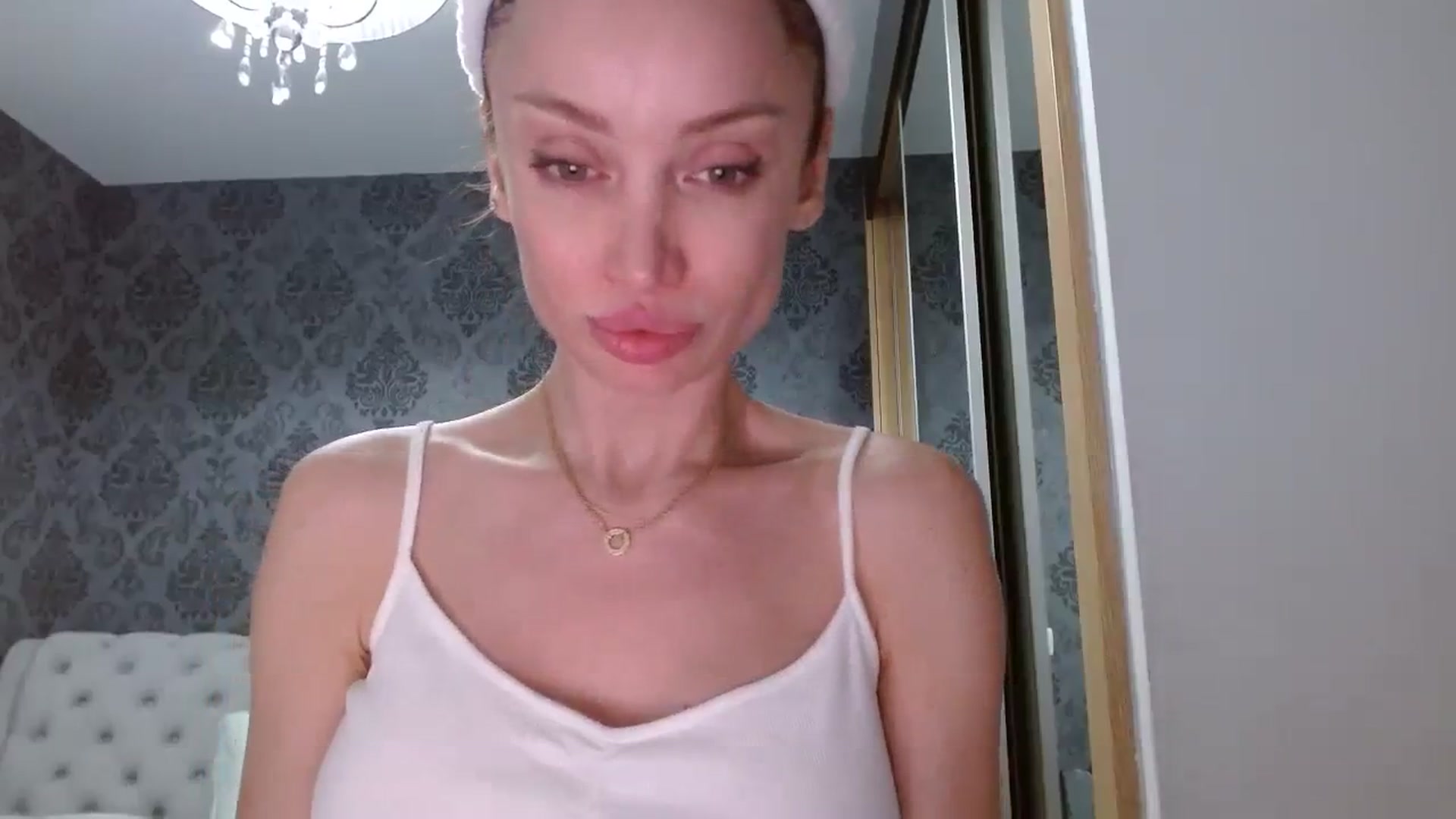 Gallery image thumbnail from Anayys's myfreecams stream on, 04/15/2024, 01:39 image 17 of 20