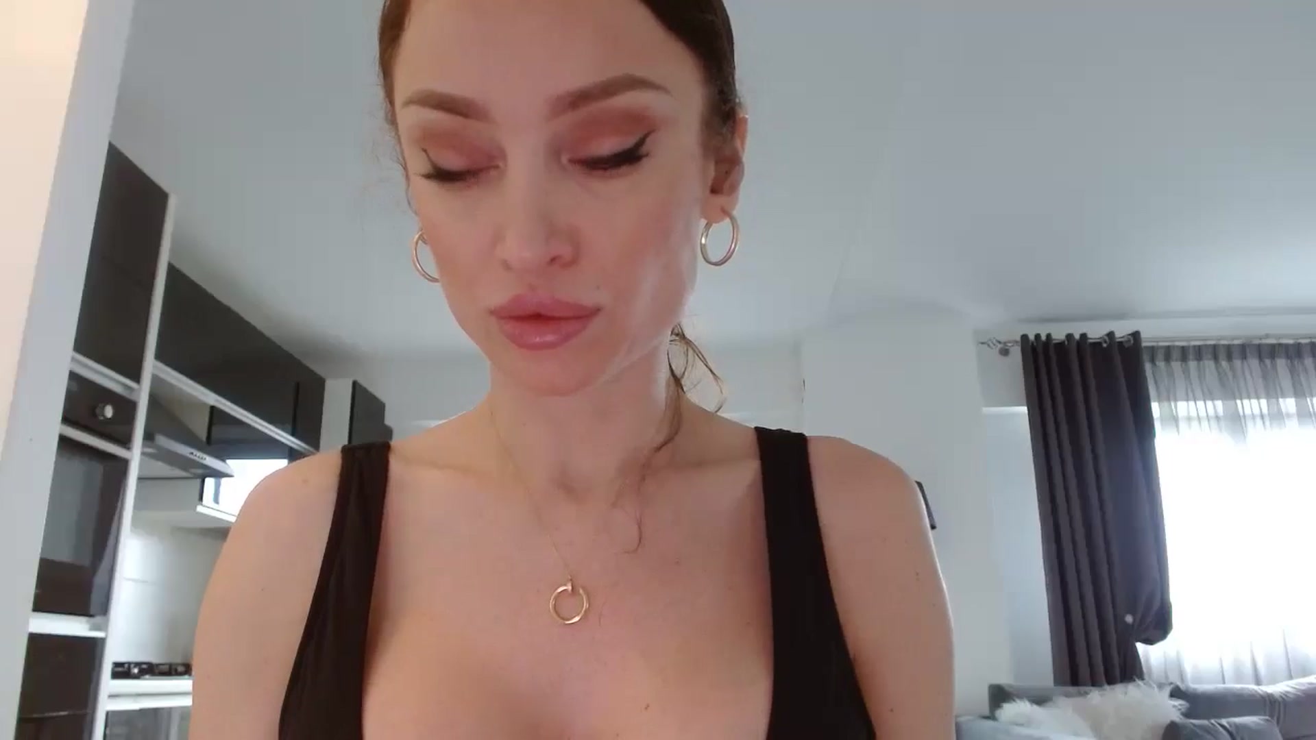 Gallery image thumbnail from Anayys's myfreecams stream on, 05/13/2024, 14:29 image 12 of 20