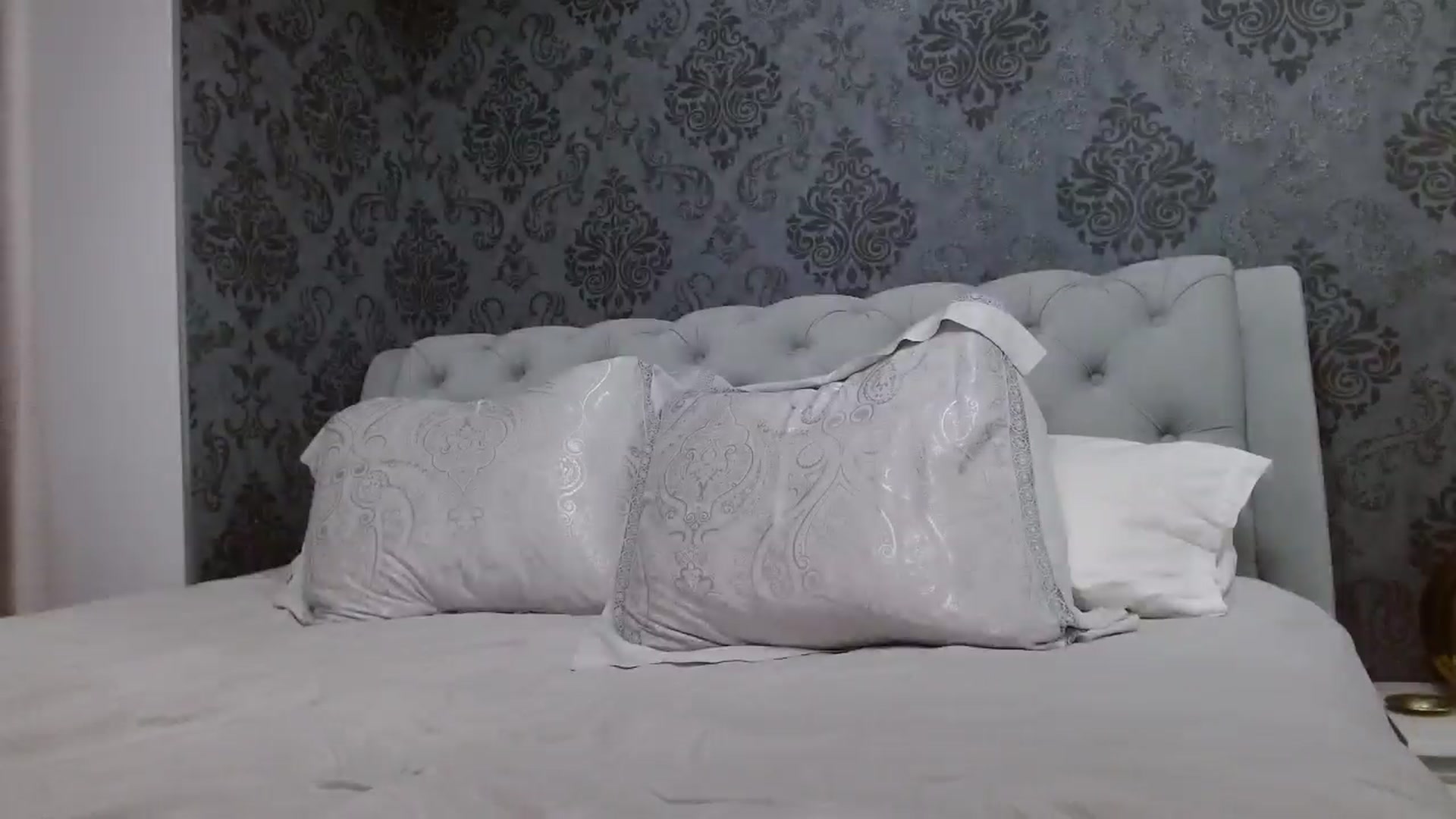 Gallery image thumbnail from Anayys's myfreecams stream on, 05/20/2024, 24:45 image 16 of 20