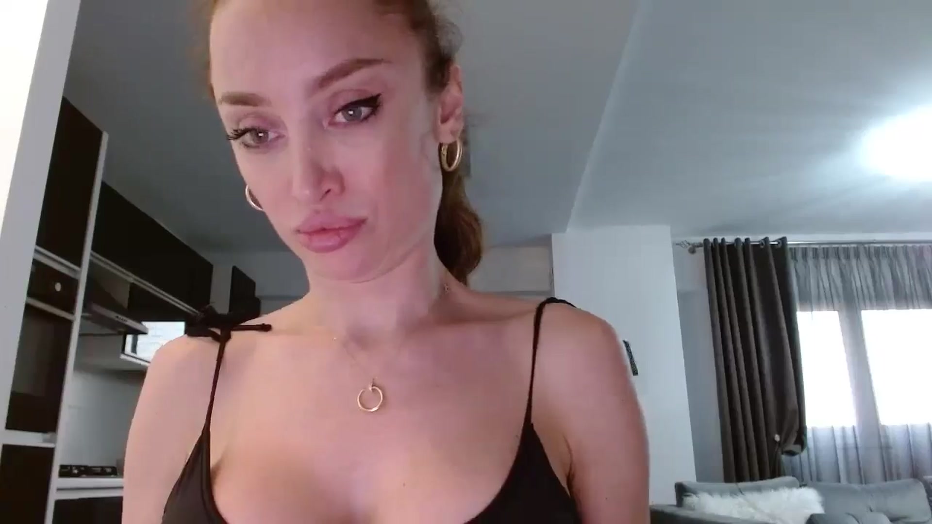 Gallery image thumbnail from Anayys's myfreecams stream on, 05/25/2024, 18:43 image 3 of 20