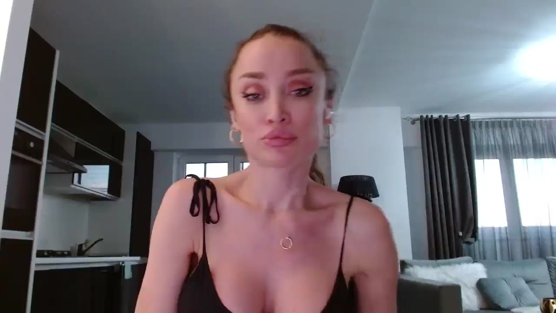 Gallery image thumbnail from Anayys's myfreecams stream on, 05/25/2024, 18:43 image 6 of 20