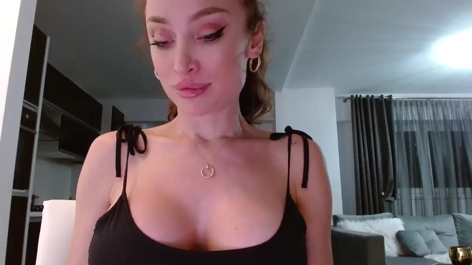 Gallery image thumbnail from Anayys's myfreecams stream on, 05/25/2024, 22:21 image 4 of 20