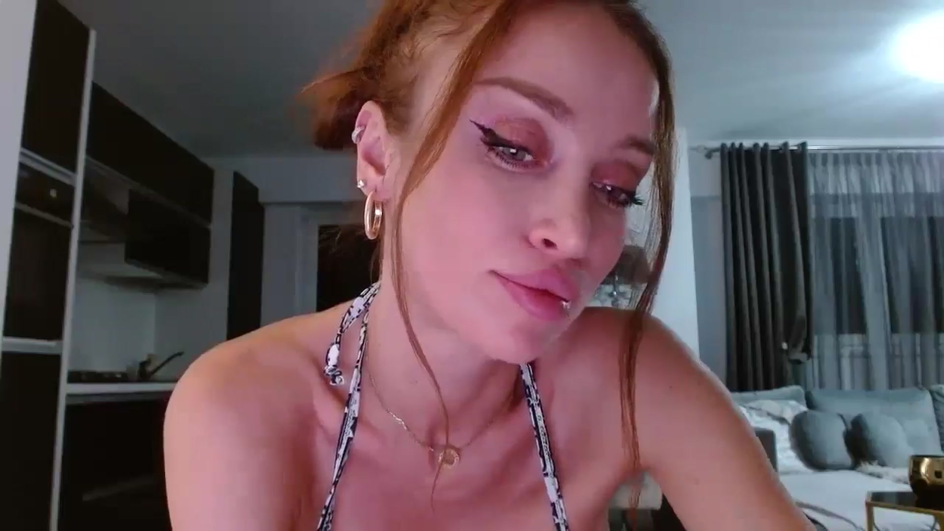 Gallery image thumbnail from Anayys's myfreecams stream on, 06/16/2024, 22:29 image 13 of 20